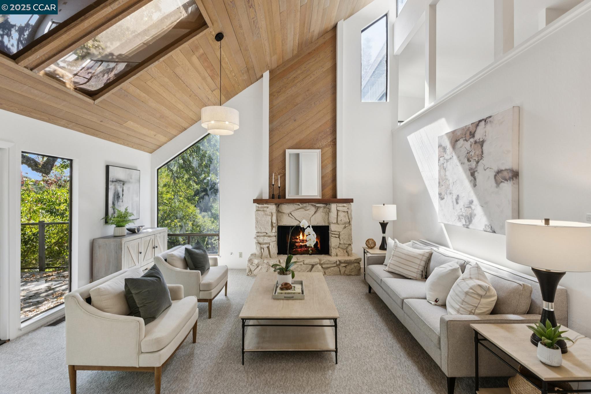 Detail Gallery Image 3 of 39 For 39 Saint Stephens Dr, Orinda,  CA 94563 - 4 Beds | 2/1 Baths