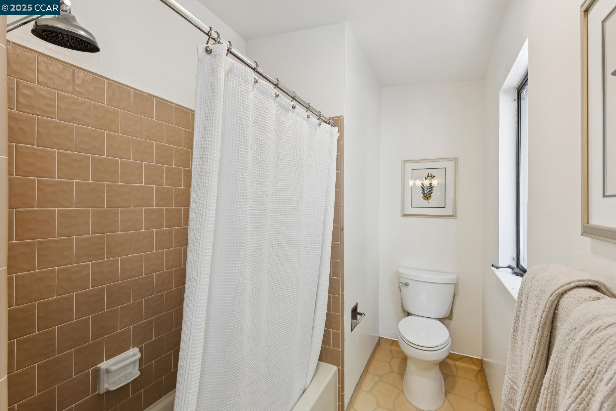 Detail Gallery Image 31 of 39 For 39 Saint Stephens Dr, Orinda,  CA 94563 - 4 Beds | 2/1 Baths