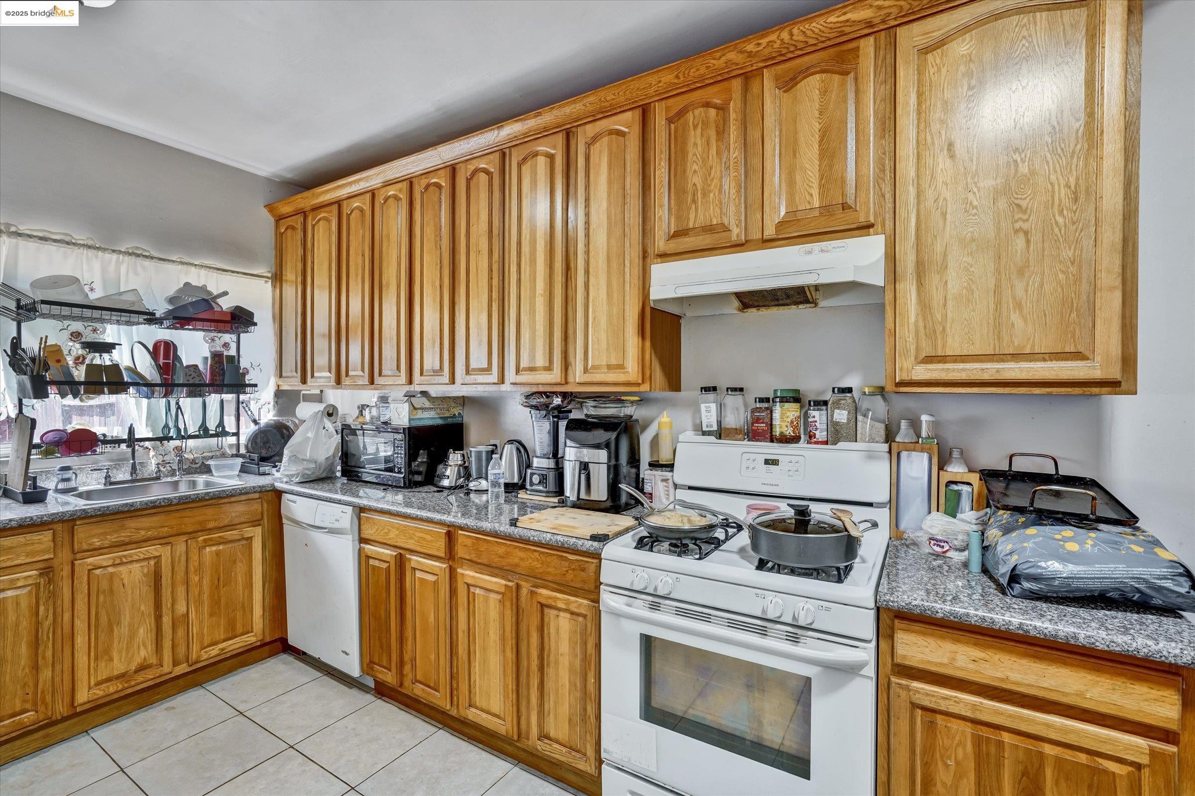 Detail Gallery Image 17 of 48 For 1390 Highland Blvd, Hayward,  CA 94542 - – Beds | – Baths