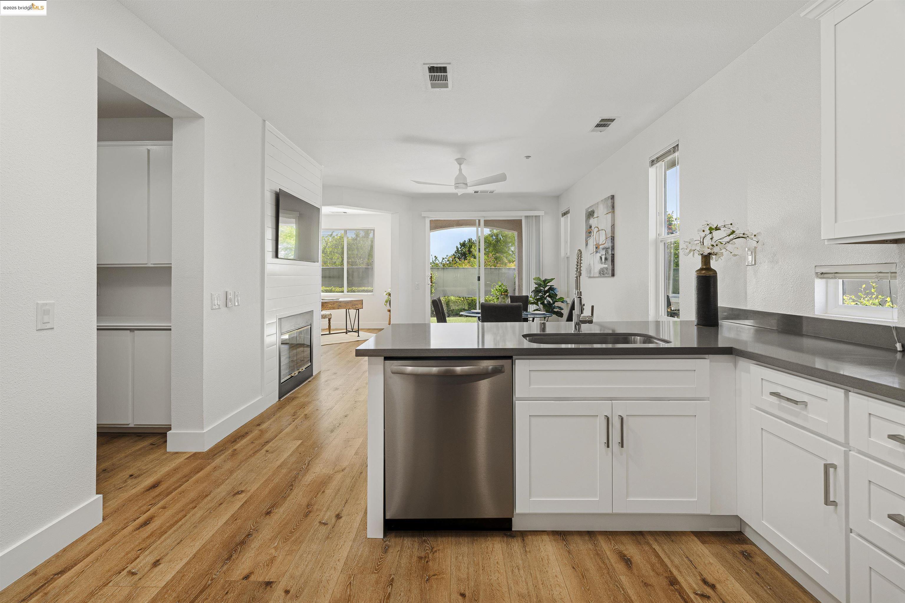 Detail Gallery Image 5 of 51 For 1040 Bismarck Terr, Brentwood,  CA 94513 - 2 Beds | 2 Baths