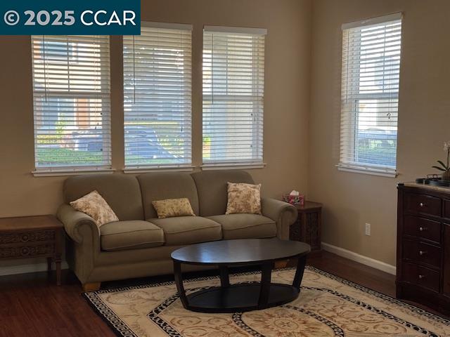 Detail Gallery Image 4 of 25 For 967 Cape May Dr, Pittsburg,  CA 94565 - 4 Beds | 2/1 Baths