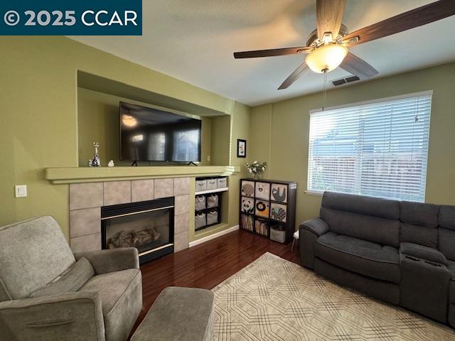Detail Gallery Image 5 of 25 For 967 Cape May Dr, Pittsburg,  CA 94565 - 4 Beds | 2/1 Baths