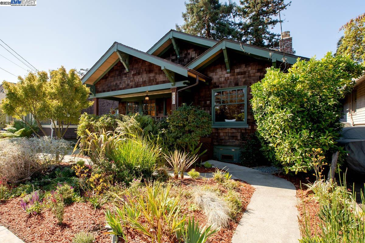 Detail Gallery Image 2 of 60 For 3242 Garfield Ave, Alameda,  CA 94501 - 4 Beds | 2 Baths