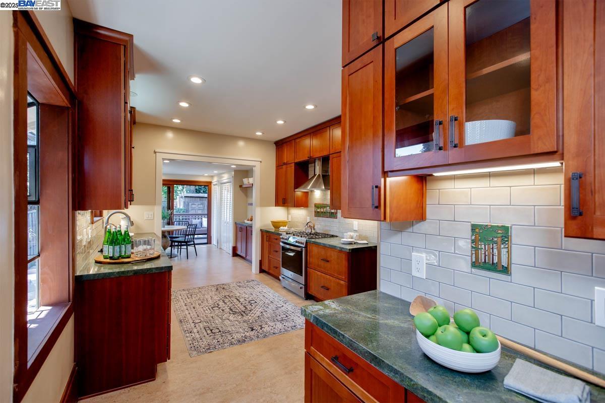 Detail Gallery Image 20 of 60 For 3242 Garfield Ave, Alameda,  CA 94501 - 4 Beds | 2 Baths