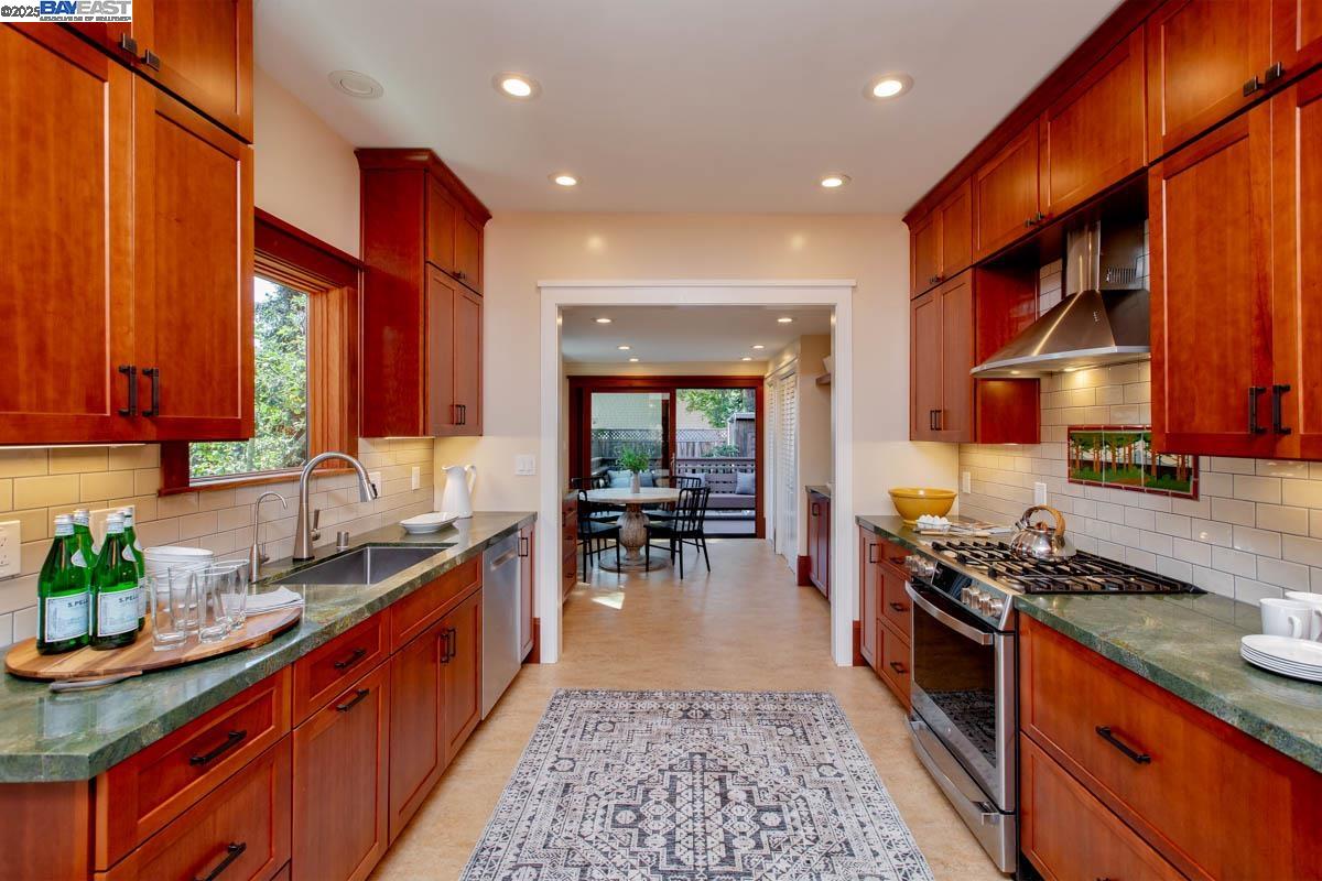 Detail Gallery Image 21 of 60 For 3242 Garfield Ave, Alameda,  CA 94501 - 4 Beds | 2 Baths
