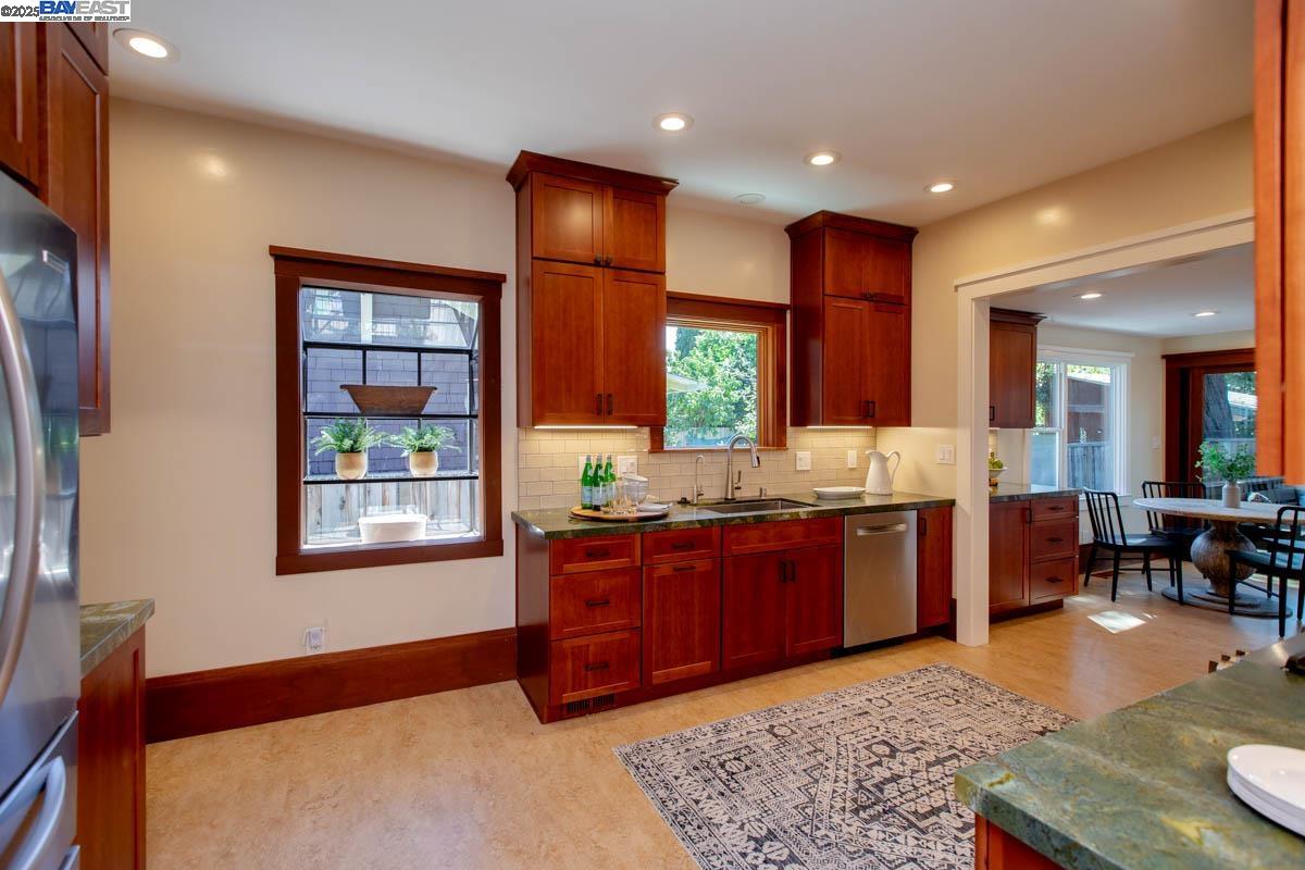 Detail Gallery Image 22 of 60 For 3242 Garfield Ave, Alameda,  CA 94501 - 4 Beds | 2 Baths