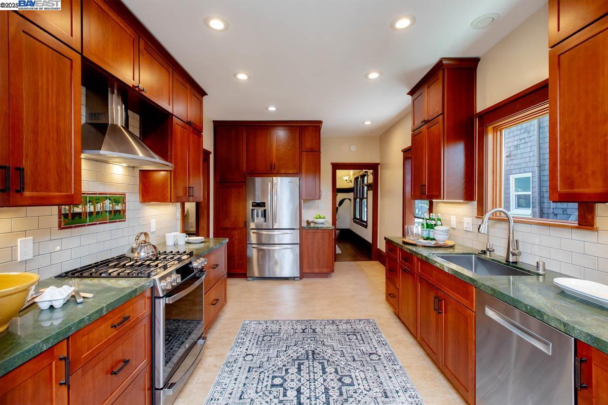 Detail Gallery Image 24 of 60 For 3242 Garfield Ave, Alameda,  CA 94501 - 4 Beds | 2 Baths