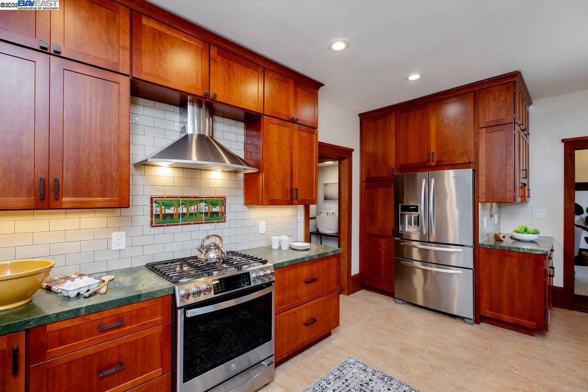 Detail Gallery Image 25 of 60 For 3242 Garfield Ave, Alameda,  CA 94501 - 4 Beds | 2 Baths