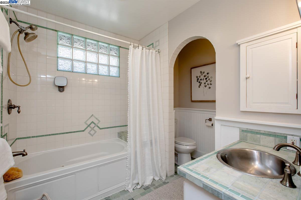 Detail Gallery Image 29 of 60 For 3242 Garfield Ave, Alameda,  CA 94501 - 4 Beds | 2 Baths