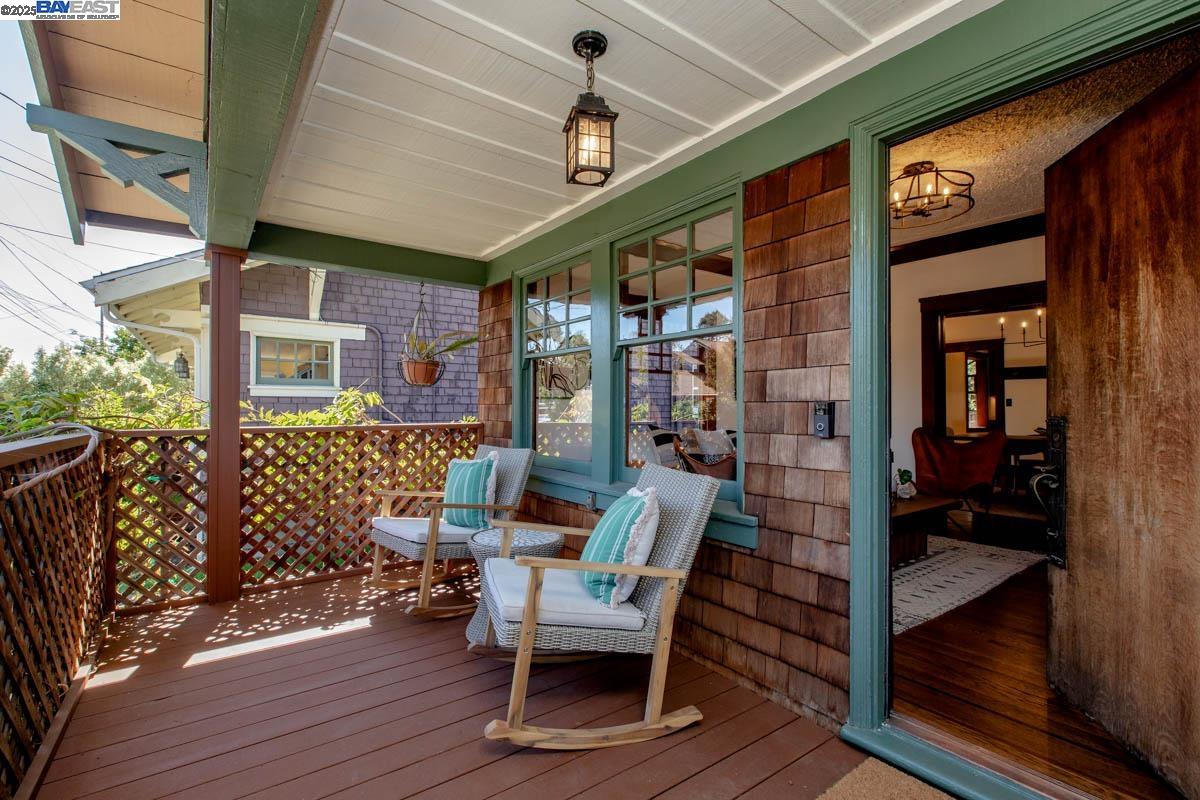 Detail Gallery Image 5 of 60 For 3242 Garfield Ave, Alameda,  CA 94501 - 4 Beds | 2 Baths