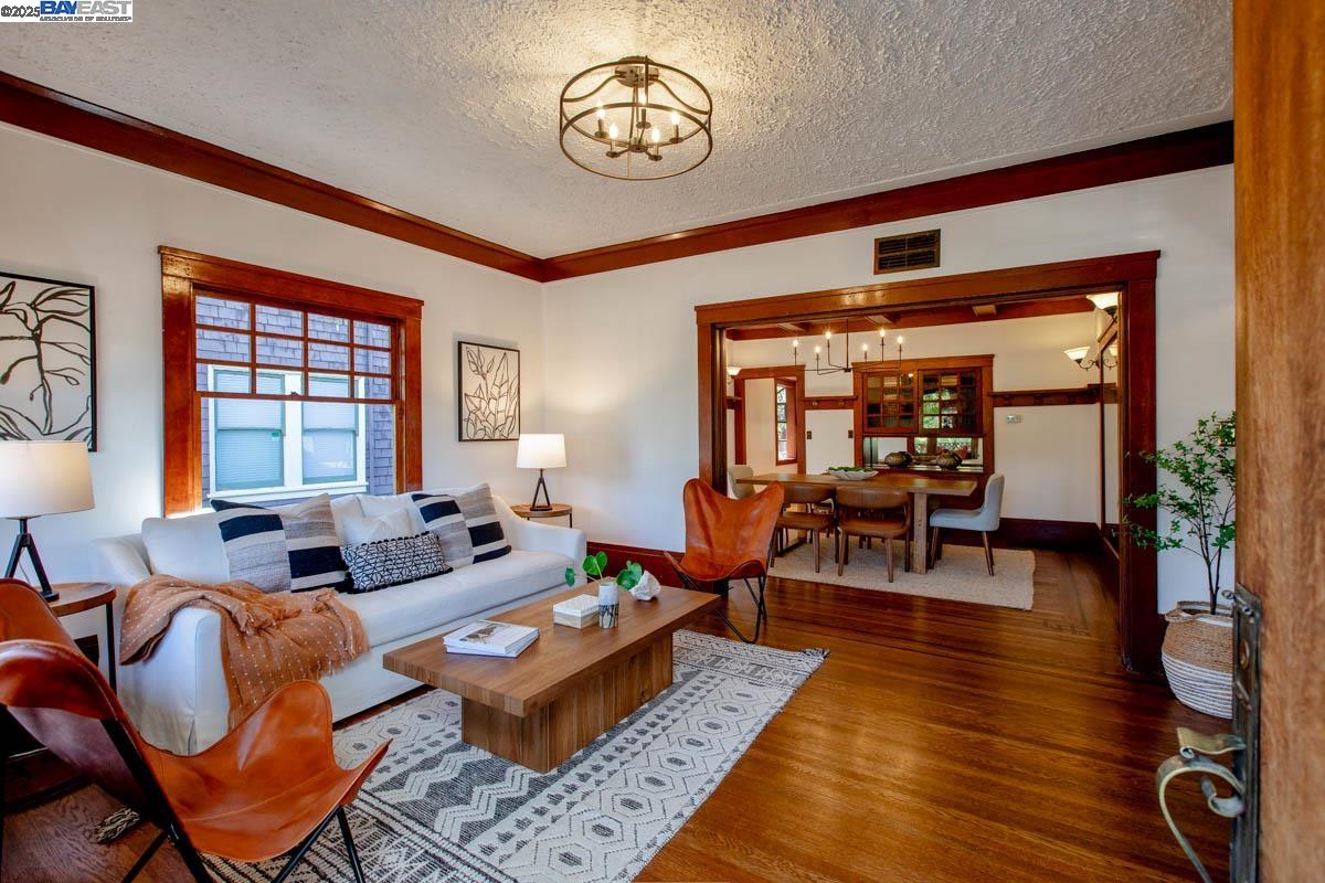 Detail Gallery Image 6 of 60 For 3242 Garfield Ave, Alameda,  CA 94501 - 4 Beds | 2 Baths