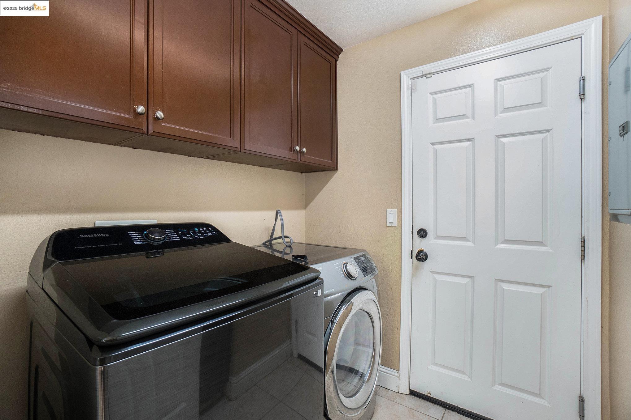 Detail Gallery Image 13 of 28 For 3238 Panda Ct, Antioch,  CA 94531 - 5 Beds | 3/1 Baths
