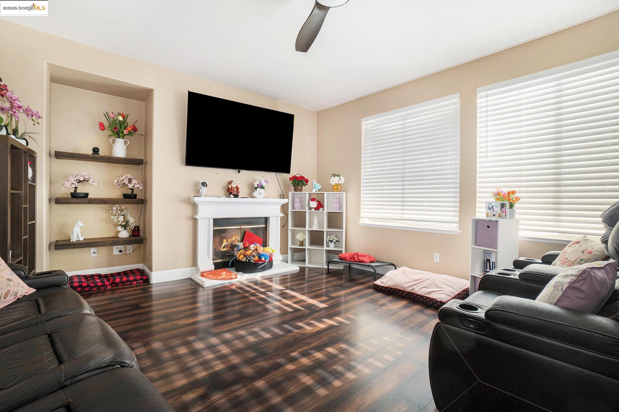Detail Gallery Image 5 of 28 For 3238 Panda Ct, Antioch,  CA 94531 - 5 Beds | 3/1 Baths