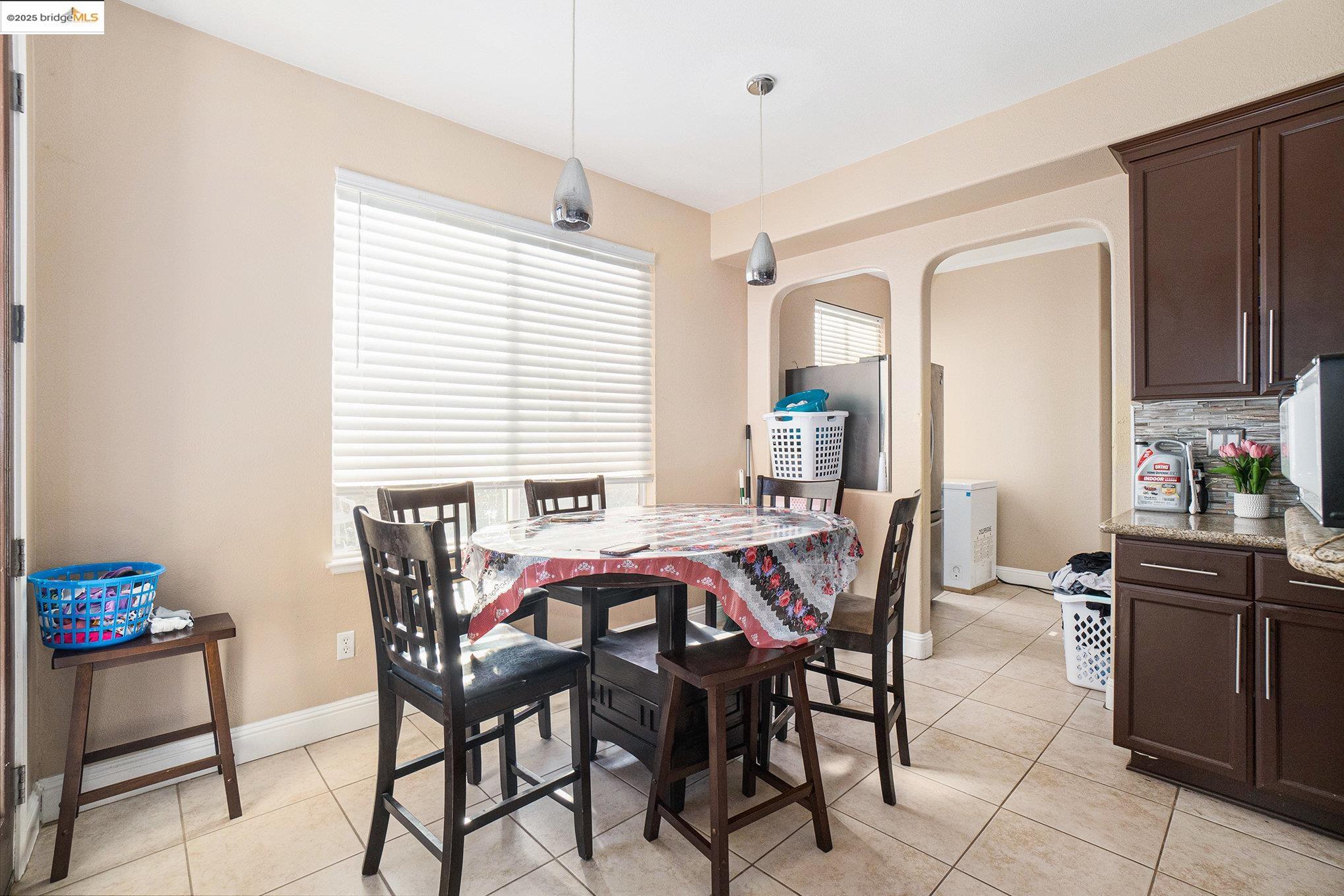 Detail Gallery Image 8 of 28 For 3238 Panda Ct, Antioch,  CA 94531 - 5 Beds | 3/1 Baths