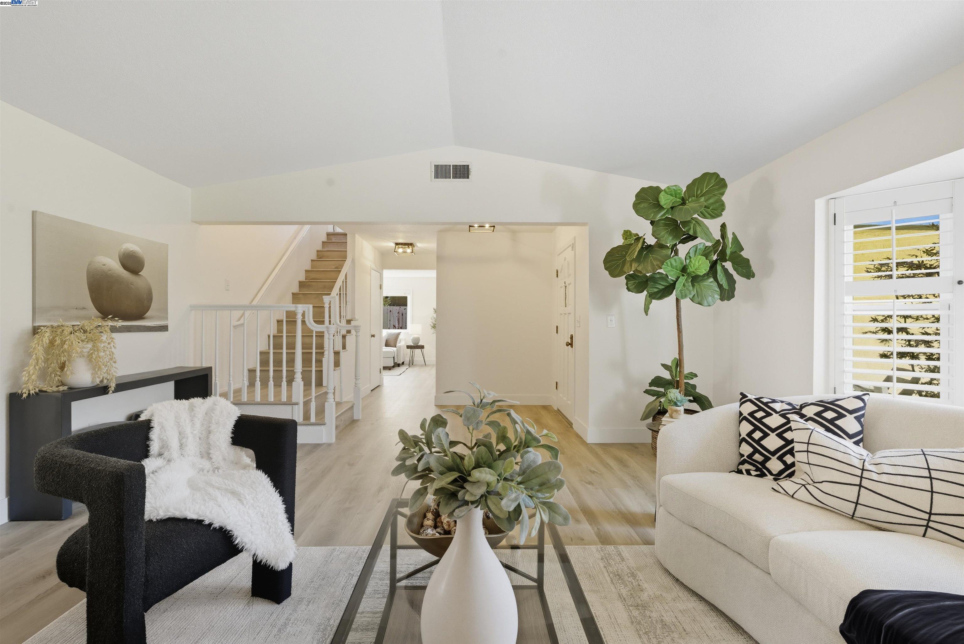 Detail Gallery Image 11 of 44 For 8027 Iglesia Drive, Dublin,  CA 94568-1366 - 4 Beds | 2/1 Baths