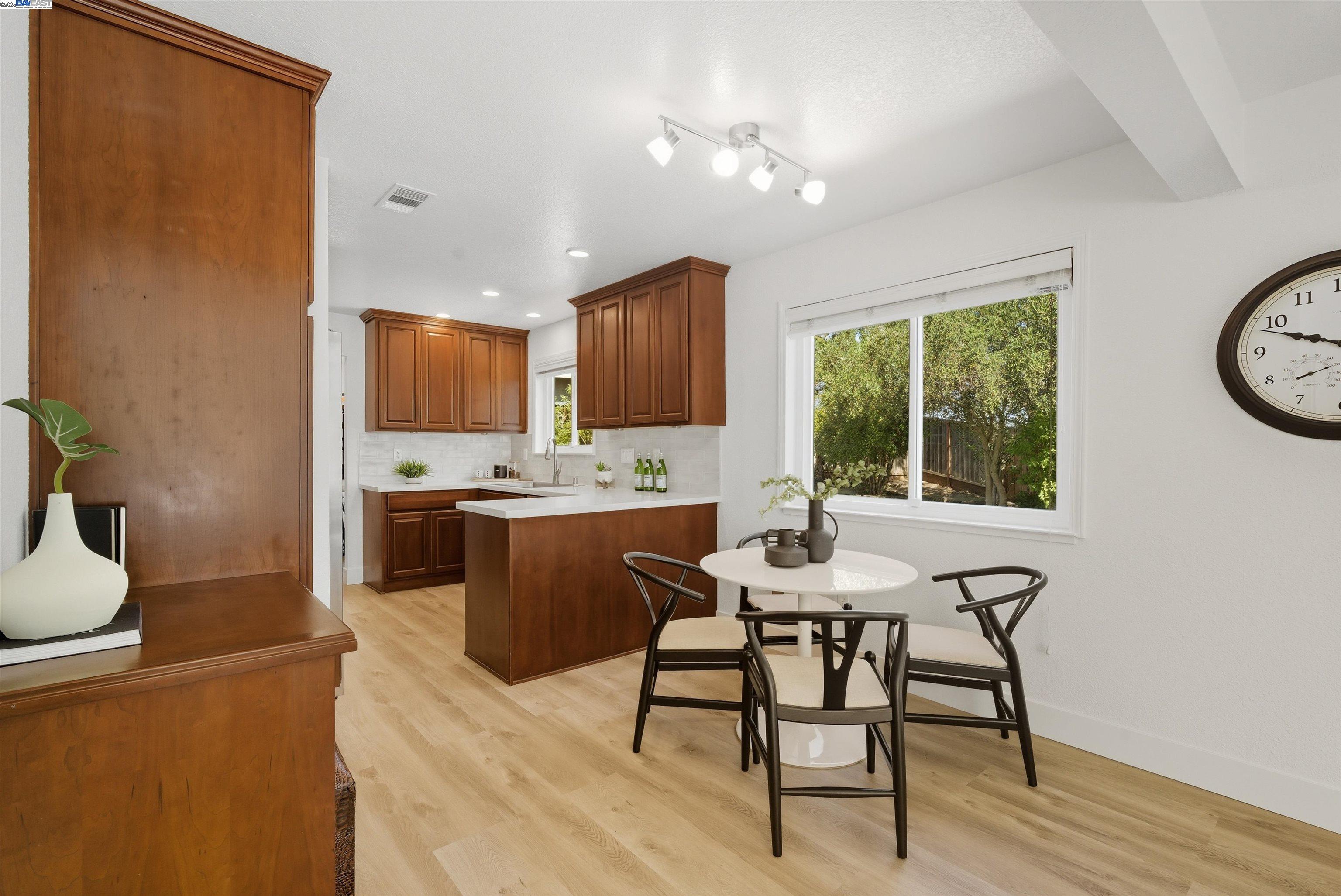 Detail Gallery Image 17 of 44 For 8027 Iglesia Drive, Dublin,  CA 94568-1366 - 4 Beds | 2/1 Baths