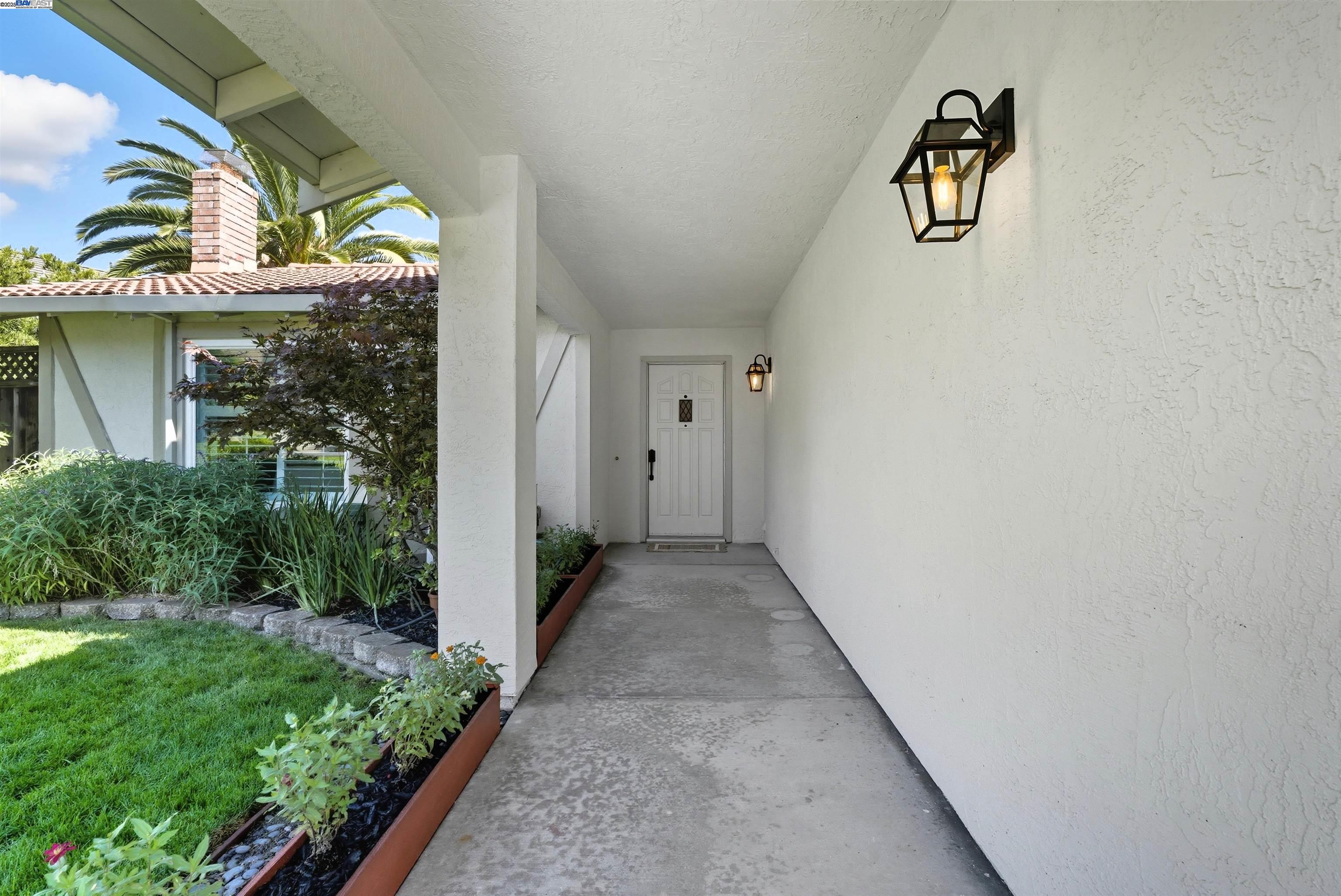 Detail Gallery Image 3 of 44 For 8027 Iglesia Drive, Dublin,  CA 94568-1366 - 4 Beds | 2/1 Baths