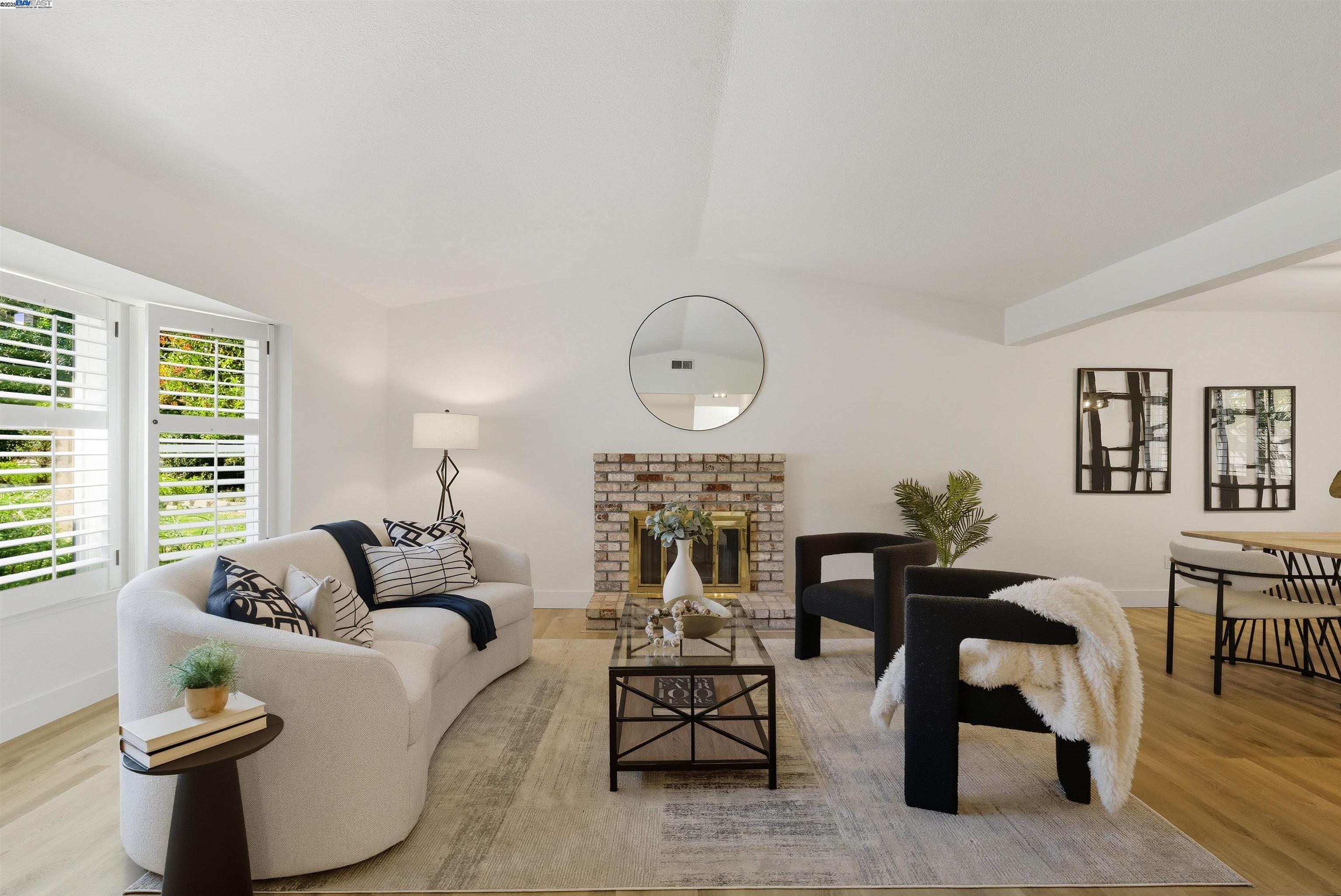 Detail Gallery Image 5 of 44 For 8027 Iglesia Drive, Dublin,  CA 94568-1366 - 4 Beds | 2/1 Baths