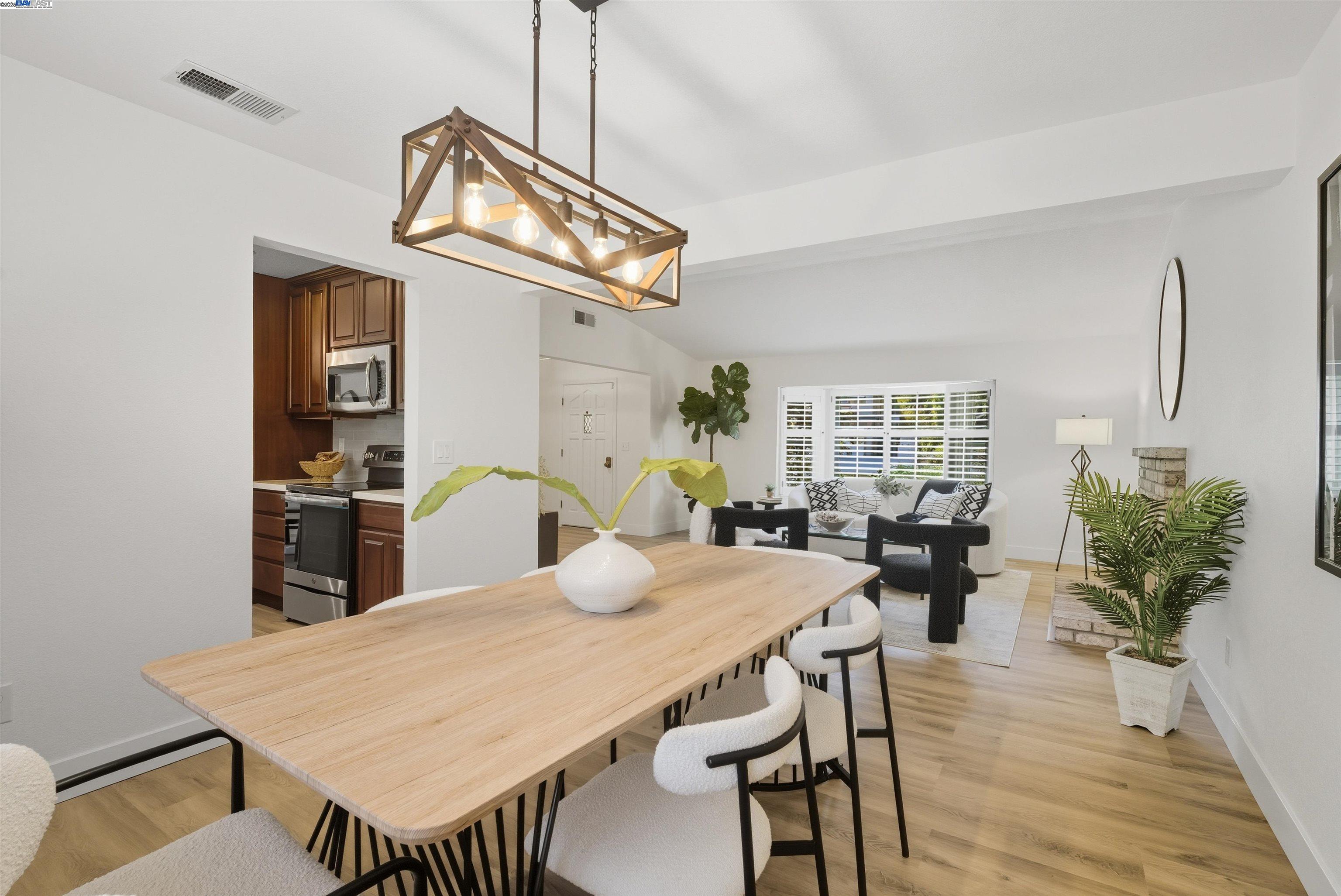 Detail Gallery Image 8 of 44 For 8027 Iglesia Drive, Dublin,  CA 94568-1366 - 4 Beds | 2/1 Baths