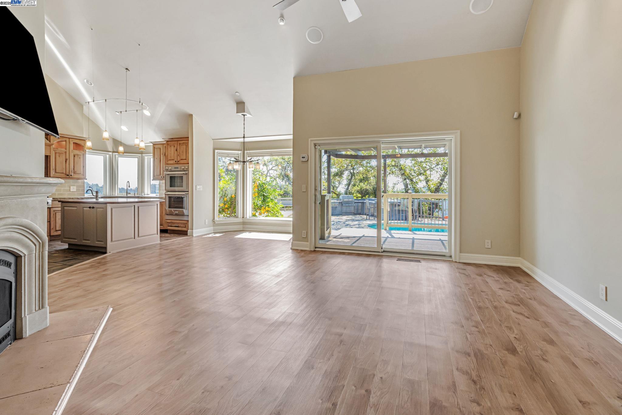 Detail Gallery Image 15 of 60 For 24400 Mountain Charlie Rd, Los Gatos,  CA 95033 - 6 Beds | 4 Baths