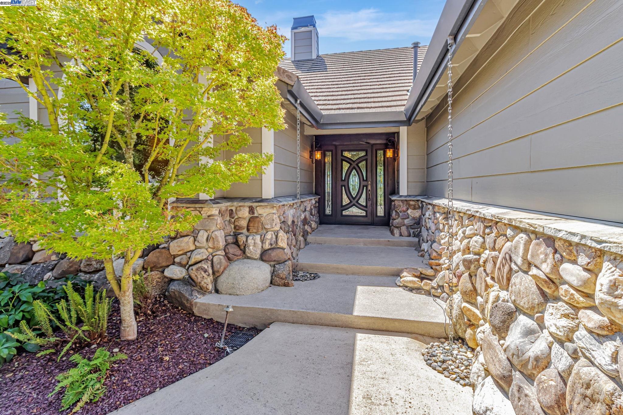 Detail Gallery Image 3 of 60 For 24400 Mountain Charlie Rd, Los Gatos,  CA 95033 - 6 Beds | 4 Baths