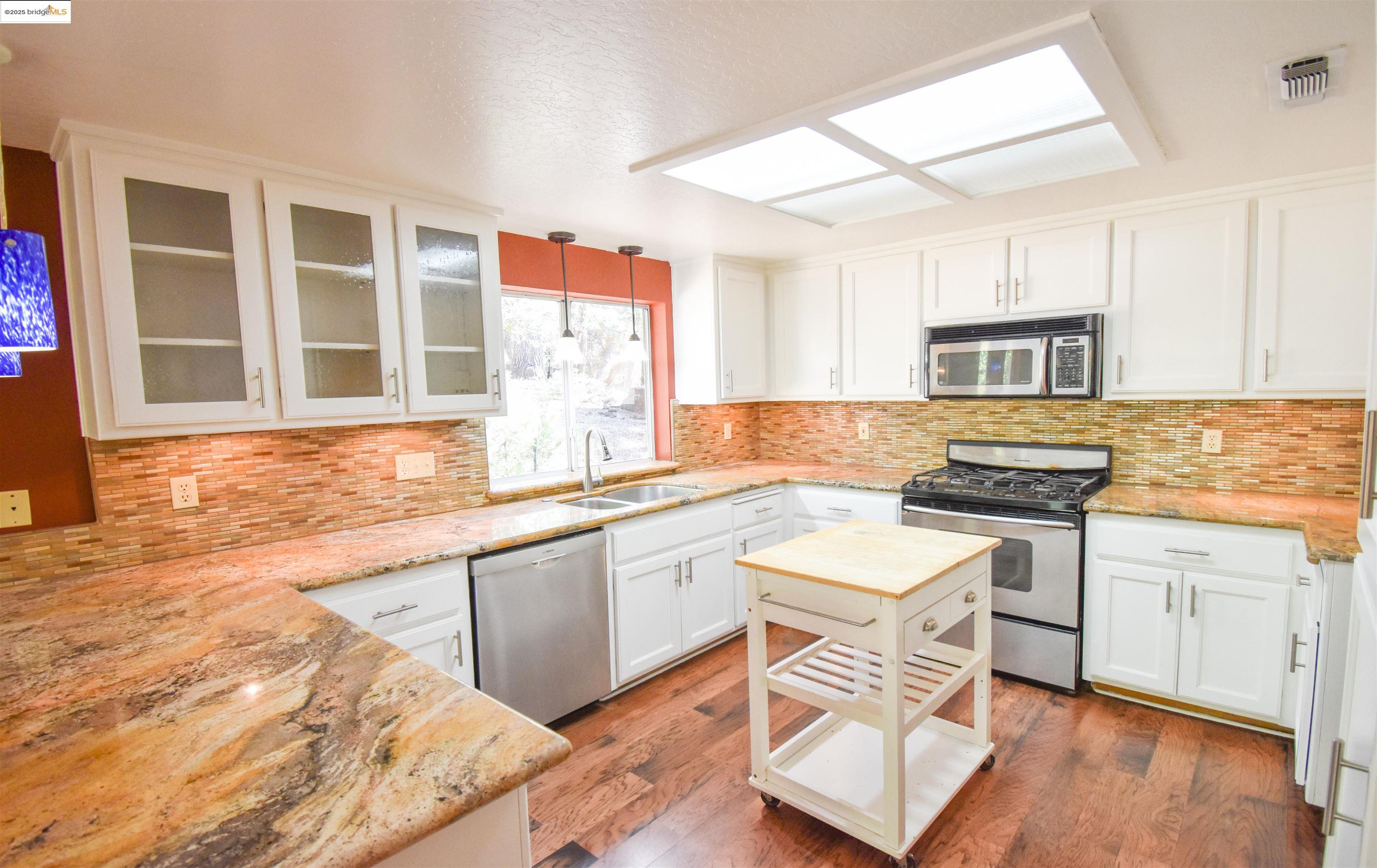 Detail Gallery Image 11 of 32 For 24311 Oxbow Ln, Sonora,  CA 95370 - 3 Beds | 2/1 Baths