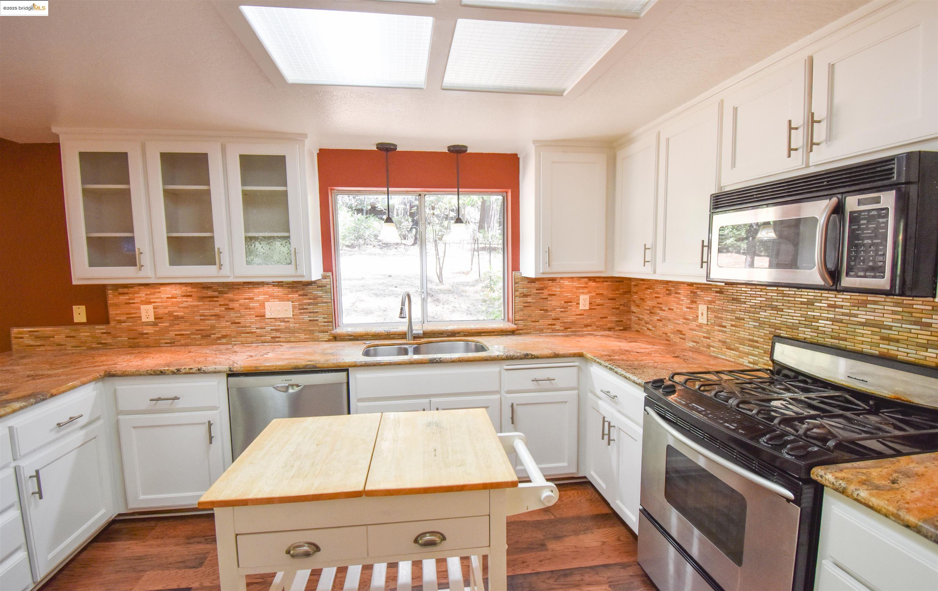 Detail Gallery Image 12 of 32 For 24311 Oxbow Ln, Sonora,  CA 95370 - 3 Beds | 2/1 Baths