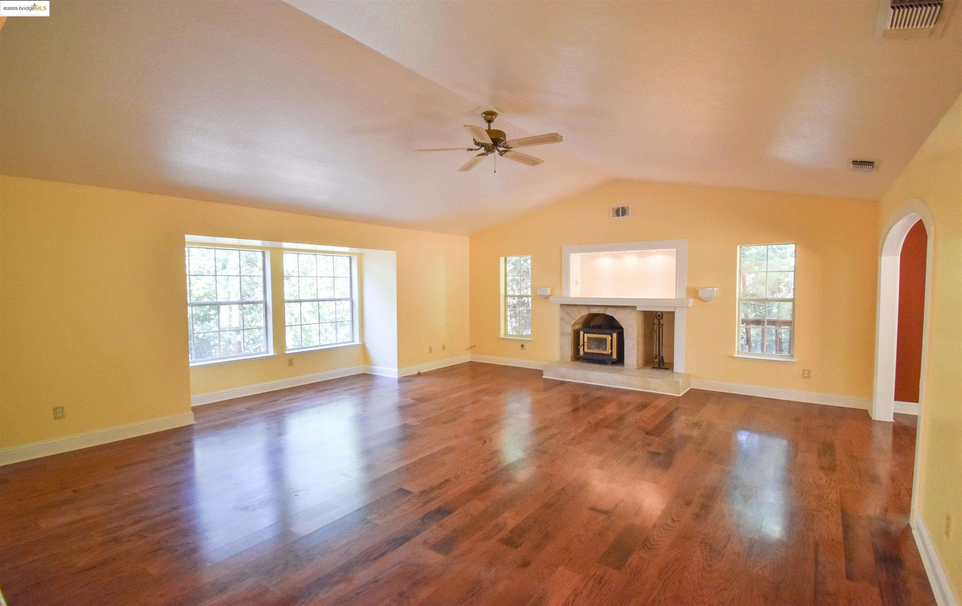 Detail Gallery Image 4 of 32 For 24311 Oxbow Ln, Sonora,  CA 95370 - 3 Beds | 2/1 Baths