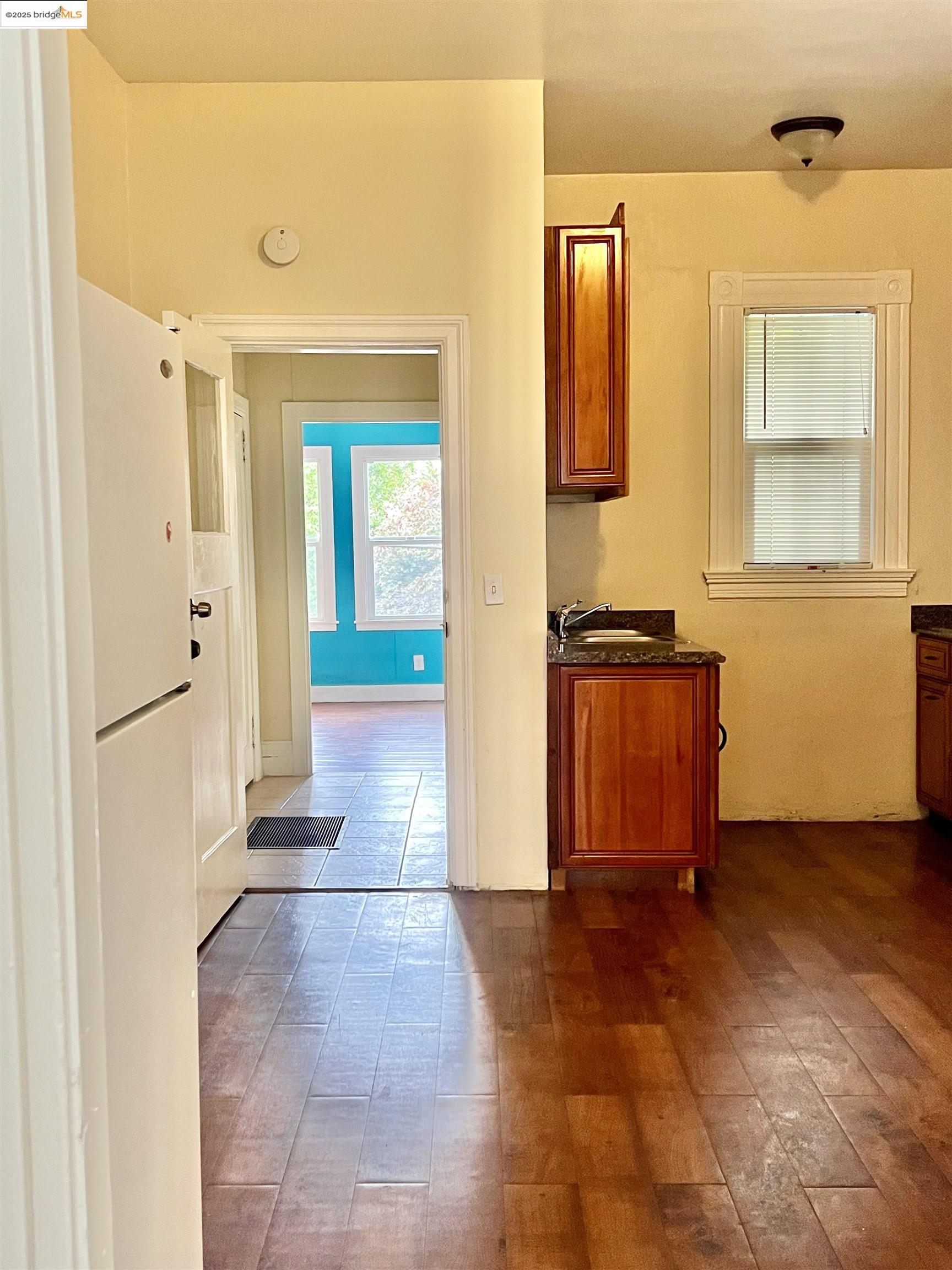 Detail Gallery Image 12 of 25 For 1826 Parker St, Berkeley,  CA 94703 - 2 Beds | 1 Baths