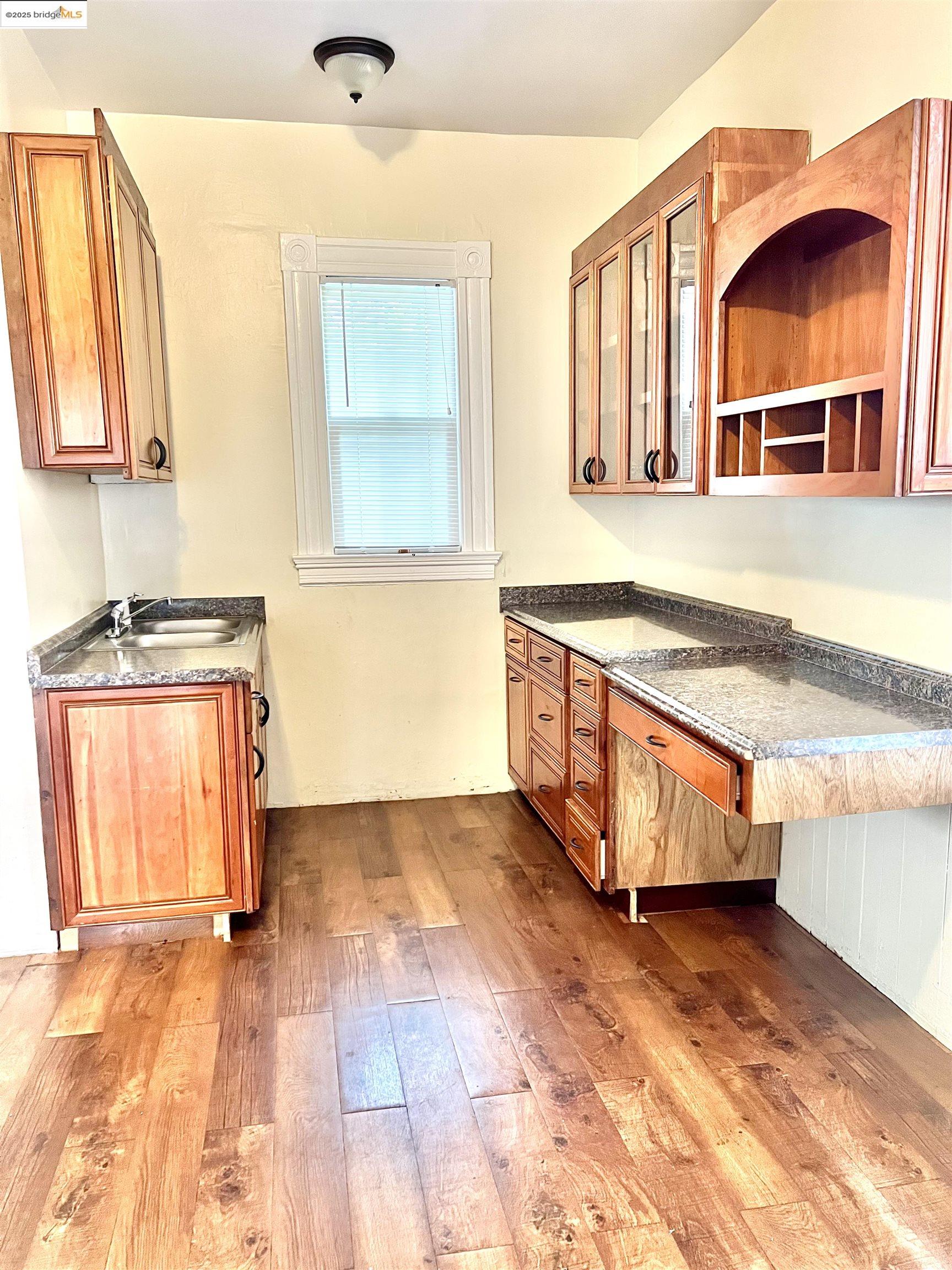 Detail Gallery Image 13 of 25 For 1826 Parker St, Berkeley,  CA 94703 - 2 Beds | 1 Baths