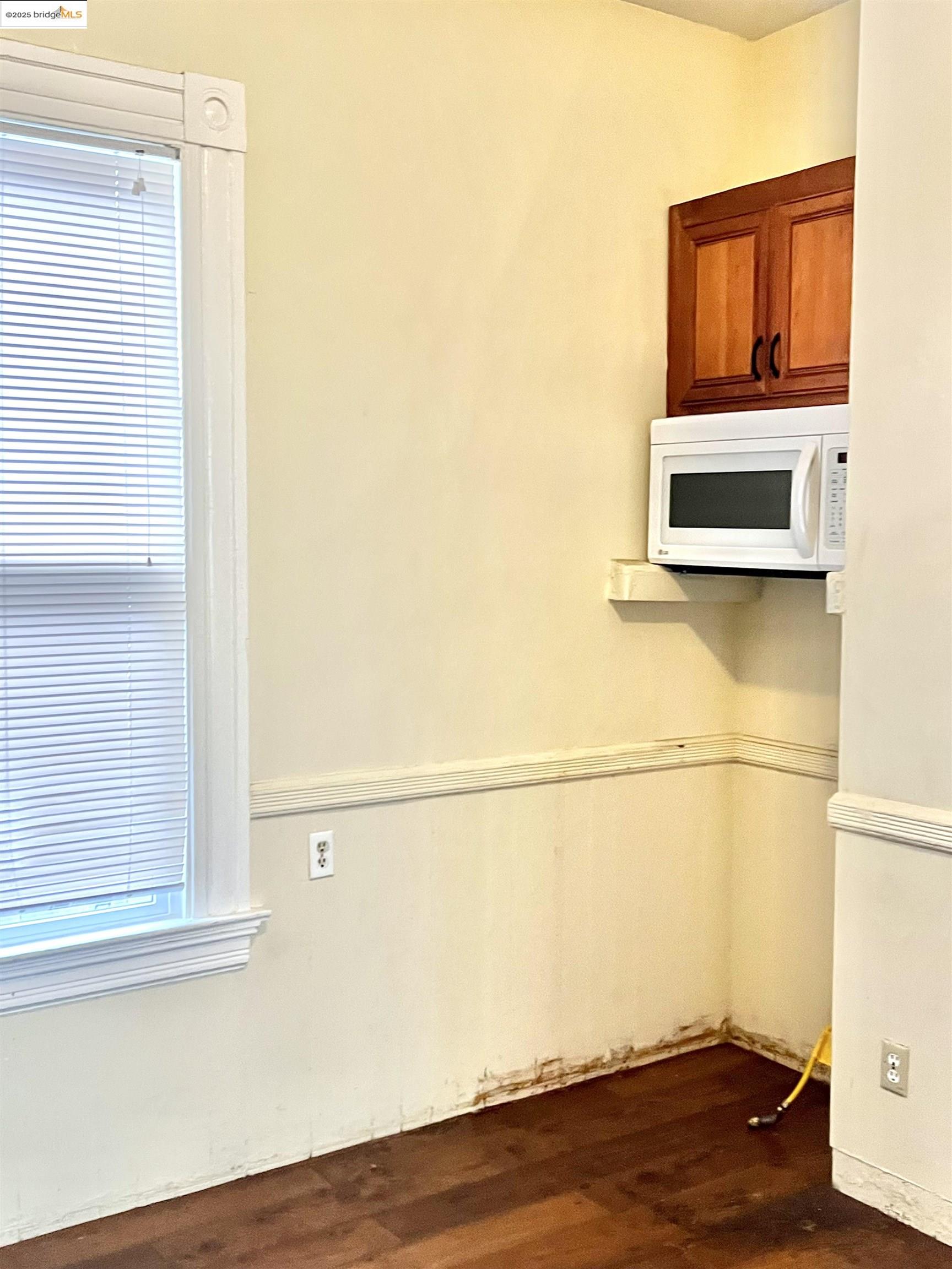 Detail Gallery Image 17 of 25 For 1826 Parker St, Berkeley,  CA 94703 - 2 Beds | 1 Baths