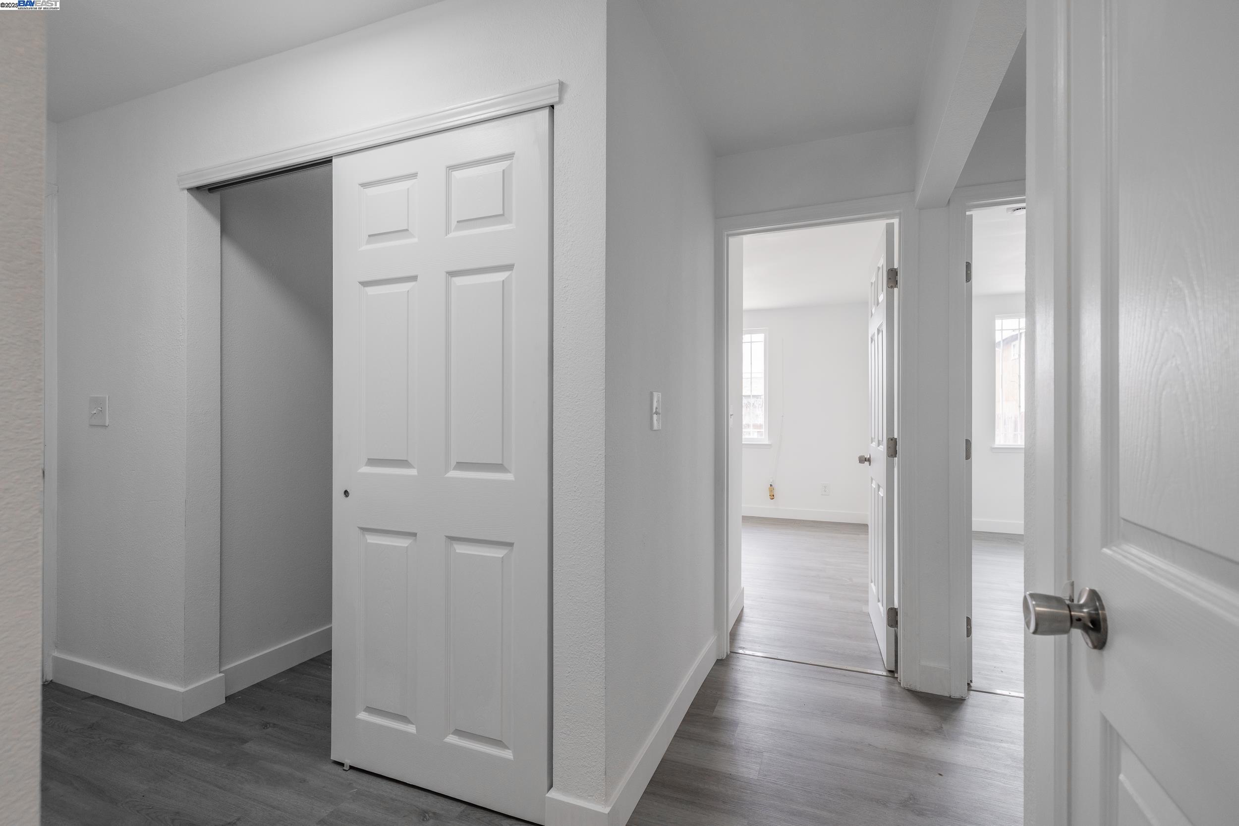 Detail Gallery Image 8 of 29 For 1039 91st Ave, Oakland,  CA 94603 - 7 Beds | 3 Baths