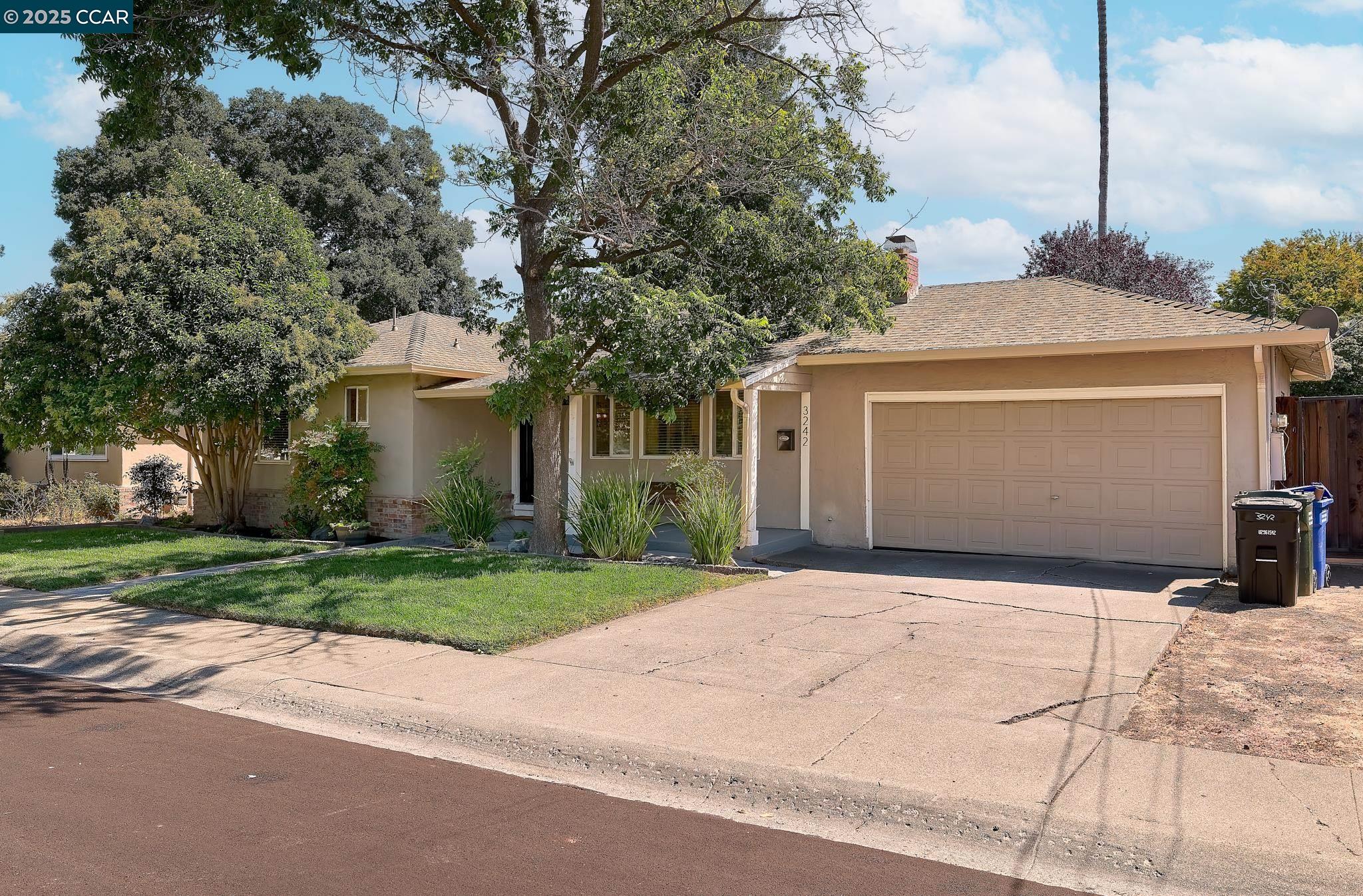 Detail Gallery Image 2 of 24 For 3242 Fitzpatrick Dr, Concord,  CA 94519 - 3 Beds | 2 Baths