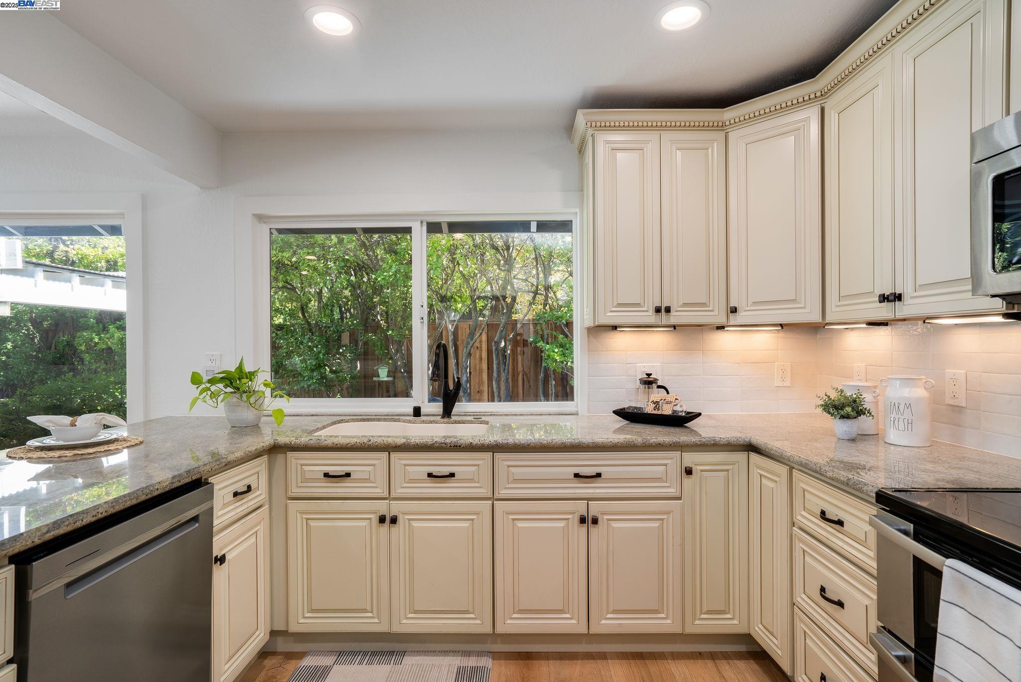 Detail Gallery Image 15 of 55 For 110 Renwick Pl, Walnut Creek,  CA 94598 - 3 Beds | 2 Baths