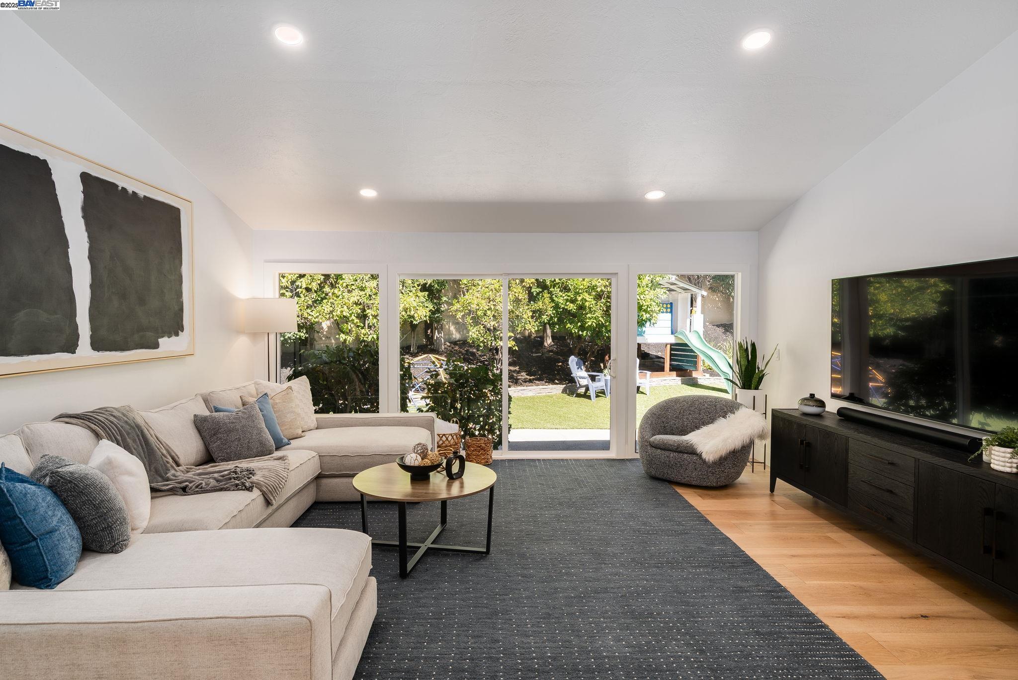 Detail Gallery Image 5 of 55 For 110 Renwick Pl, Walnut Creek,  CA 94598 - 3 Beds | 2 Baths