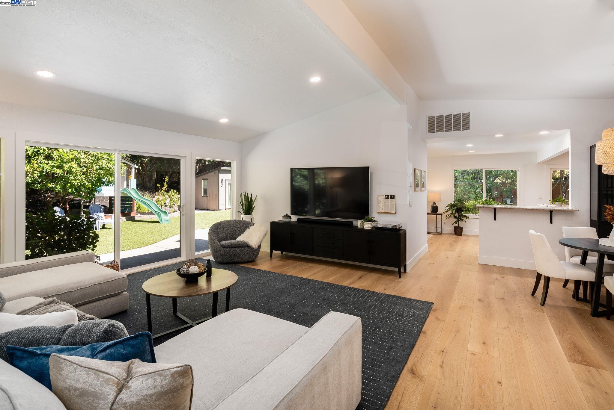 Detail Gallery Image 9 of 55 For 110 Renwick Pl, Walnut Creek,  CA 94598 - 3 Beds | 2 Baths
