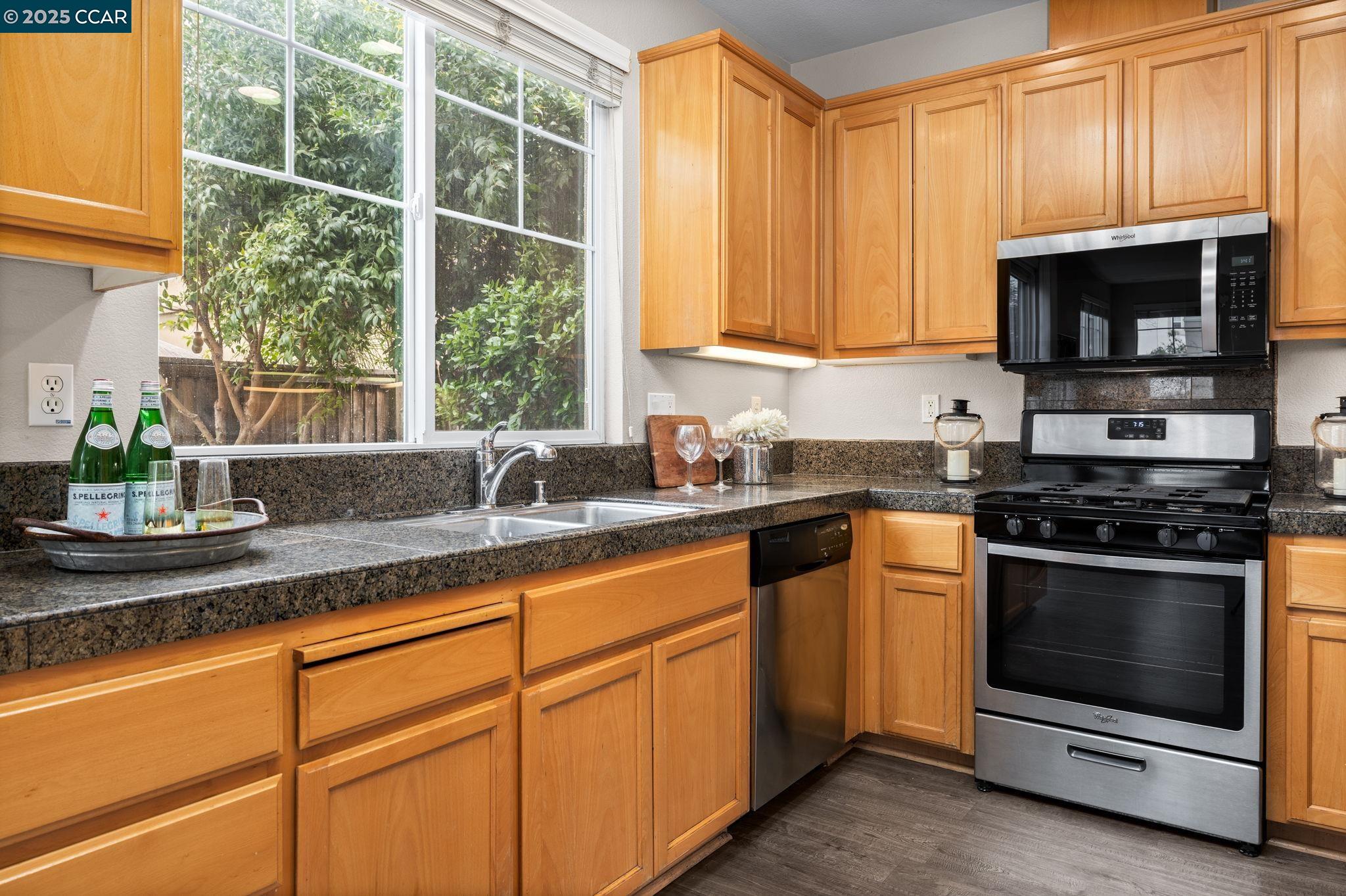Detail Gallery Image 6 of 23 For 465 Blue Flax Ct, Brentwood,  CA 94513 - 3 Beds | 2/1 Baths