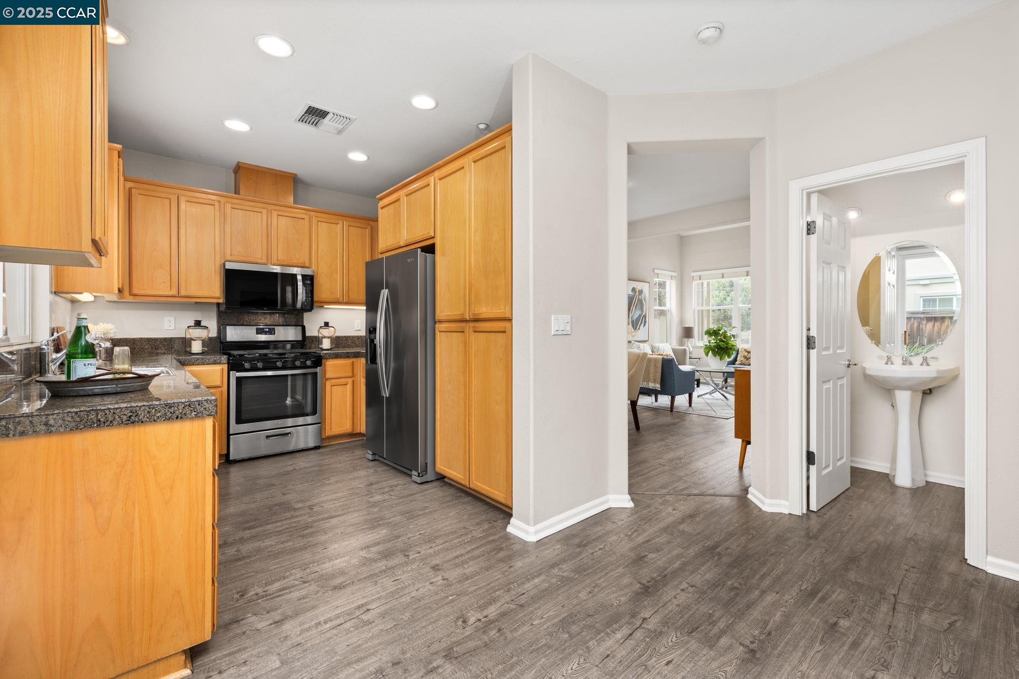 Detail Gallery Image 7 of 23 For 465 Blue Flax Ct, Brentwood,  CA 94513 - 3 Beds | 2/1 Baths