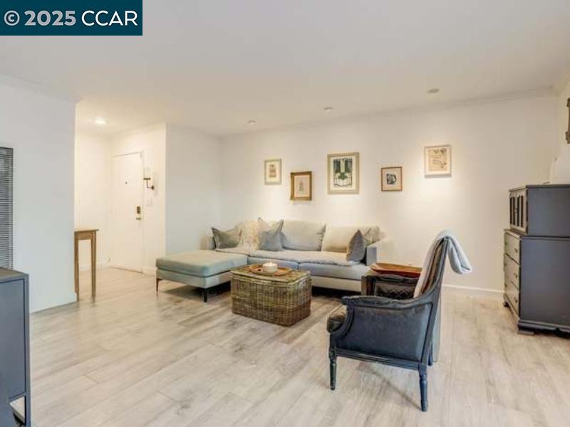 Photo #2: 41111661 Listing 