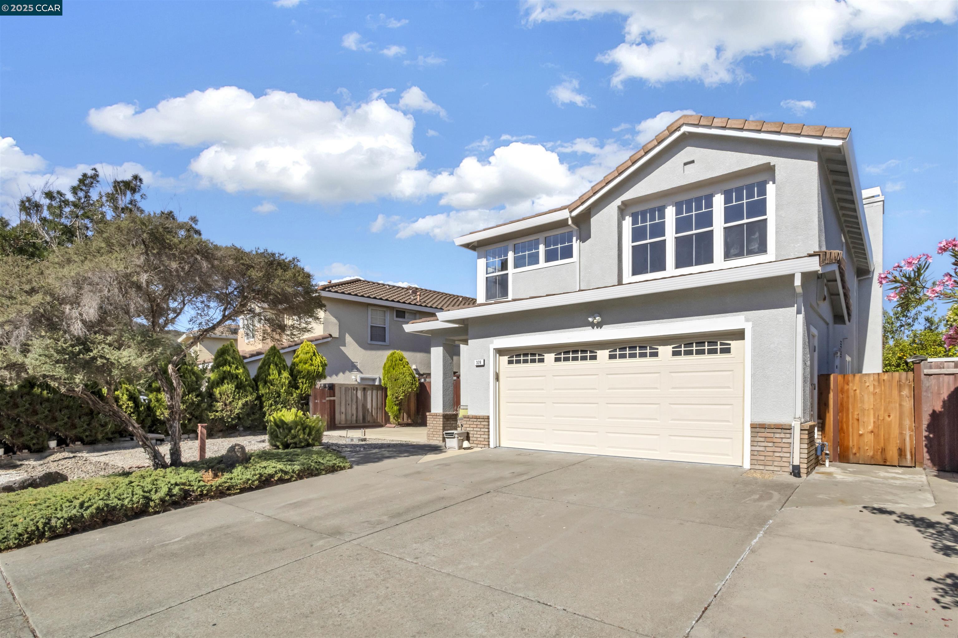 Detail Gallery Image 1 of 37 For 328 Grenadine Way, Hercules,  CA 94547 - 3 Beds | 2/1 Baths