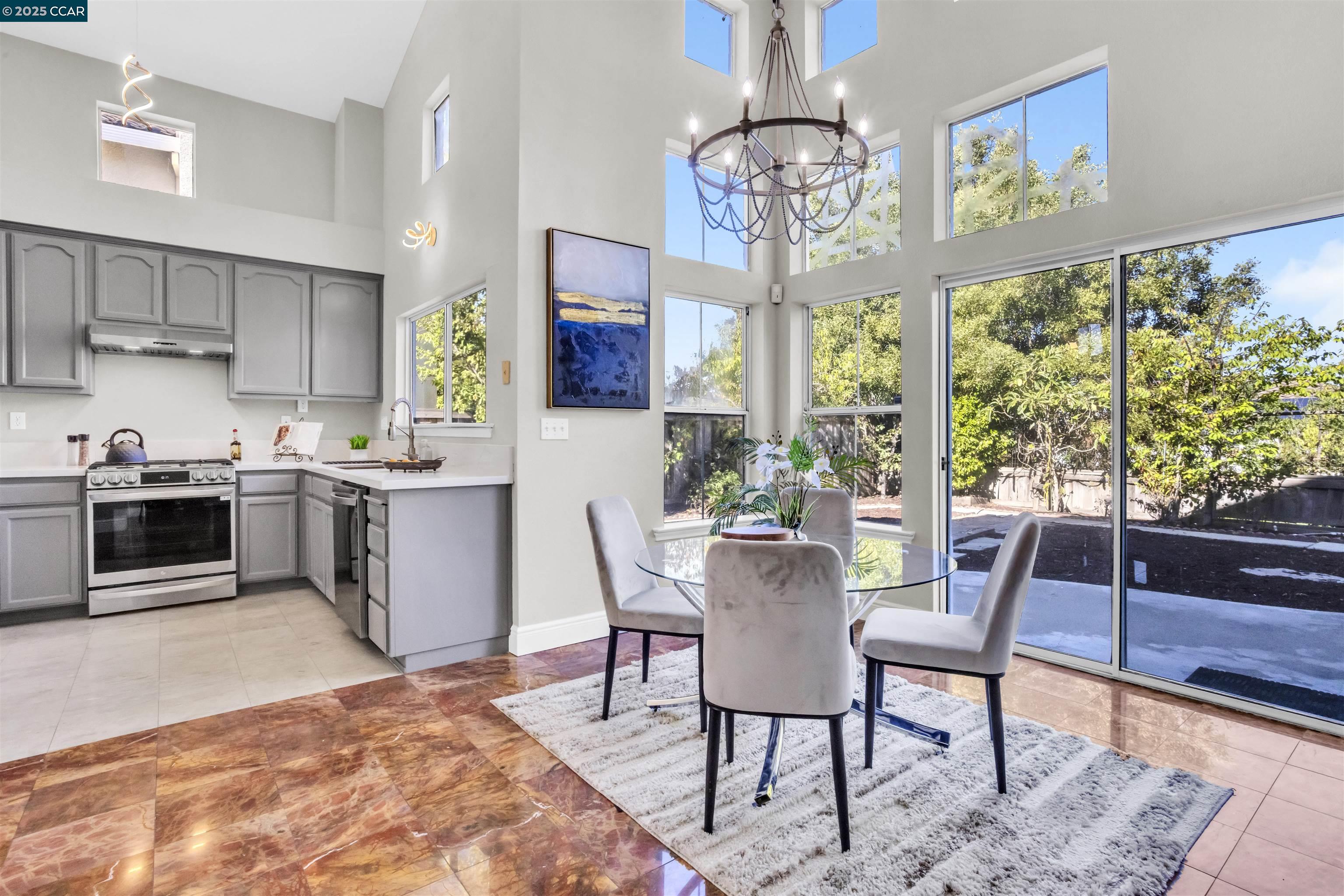 Detail Gallery Image 8 of 37 For 328 Grenadine Way, Hercules,  CA 94547 - 3 Beds | 2/1 Baths