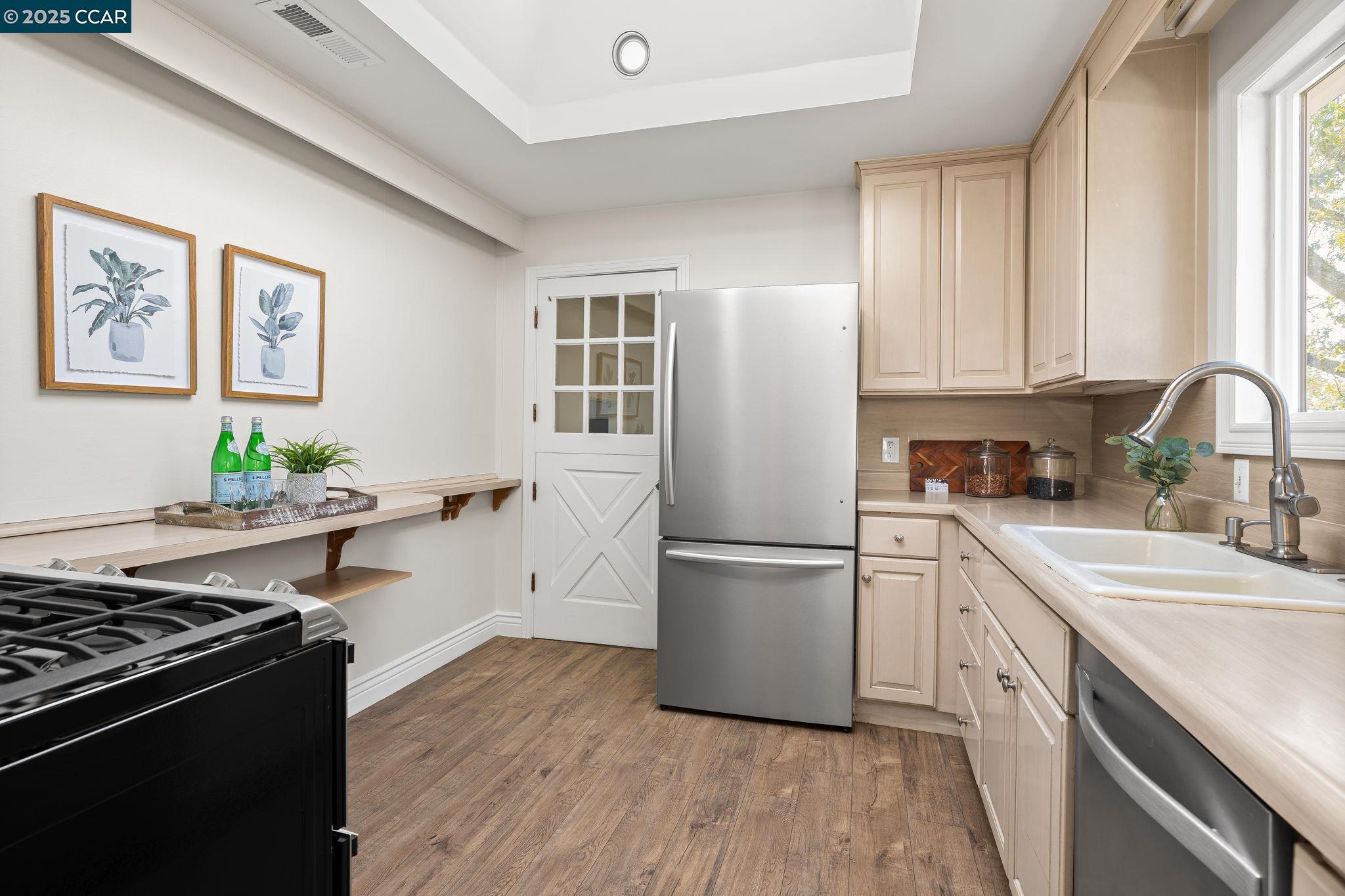 Detail Gallery Image 6 of 22 For 72 Grandview Pl, Walnut Creek,  CA 94595 - 3 Beds | 2 Baths