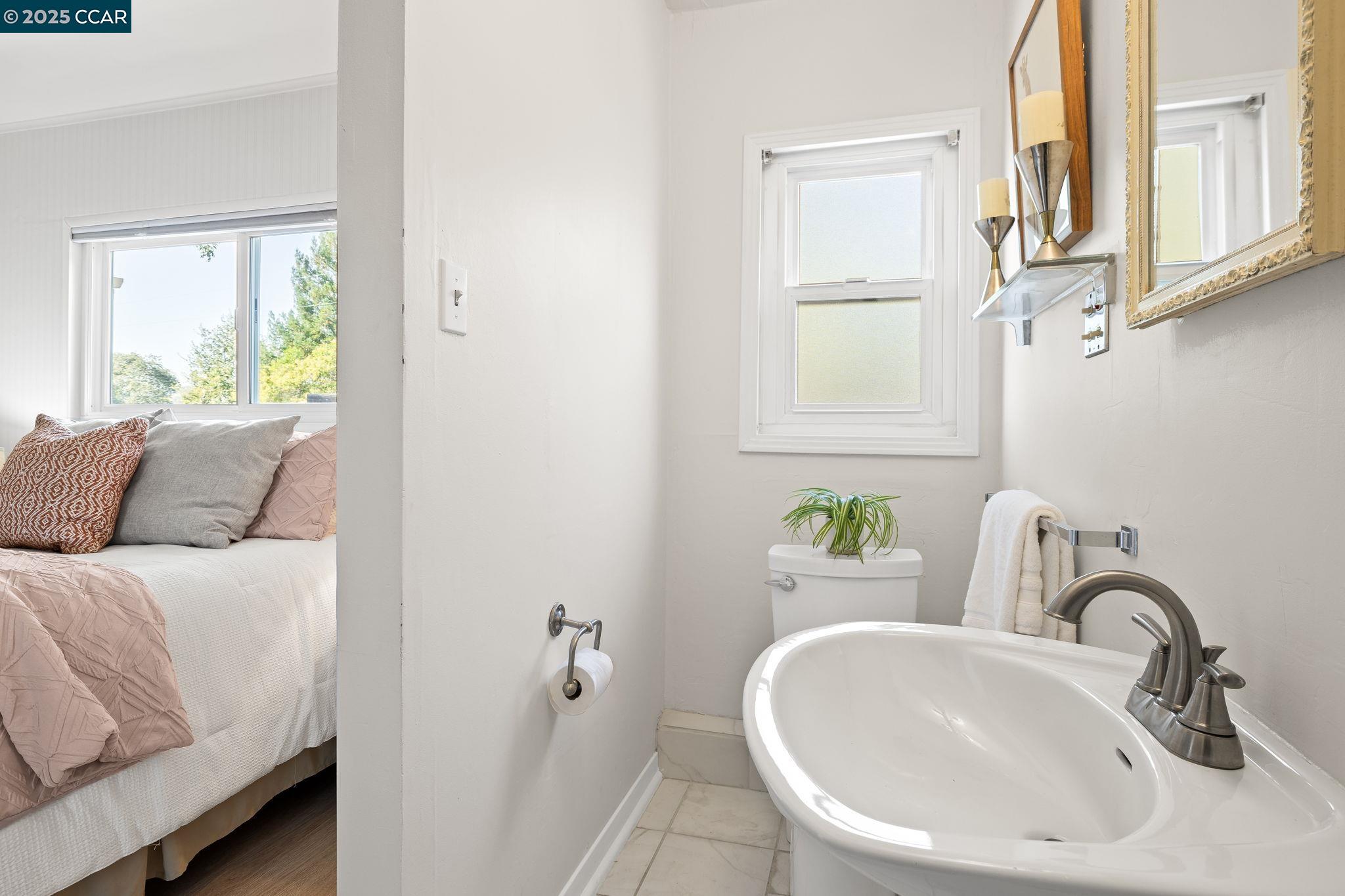 Detail Gallery Image 10 of 22 For 72 Grandview Pl, Walnut Creek,  CA 94595 - 3 Beds | 2 Baths