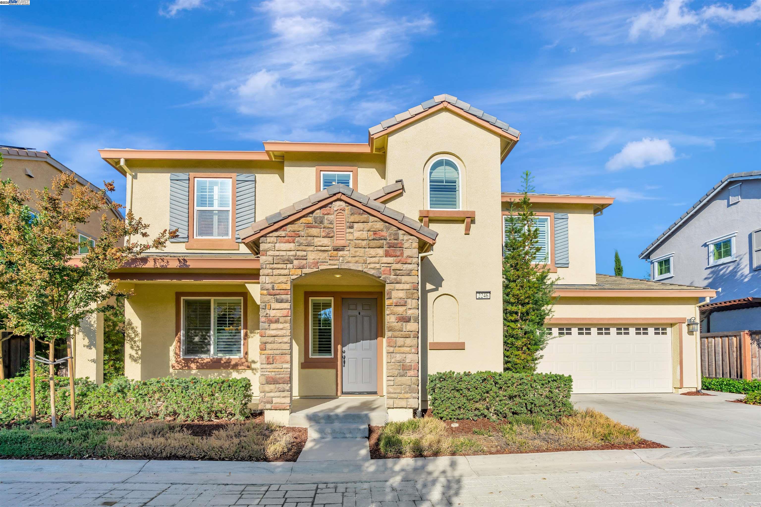 Detail Gallery Image 1 of 50 For Acero, Brentwood,  CA 94513 - 4 Beds | 3 Baths