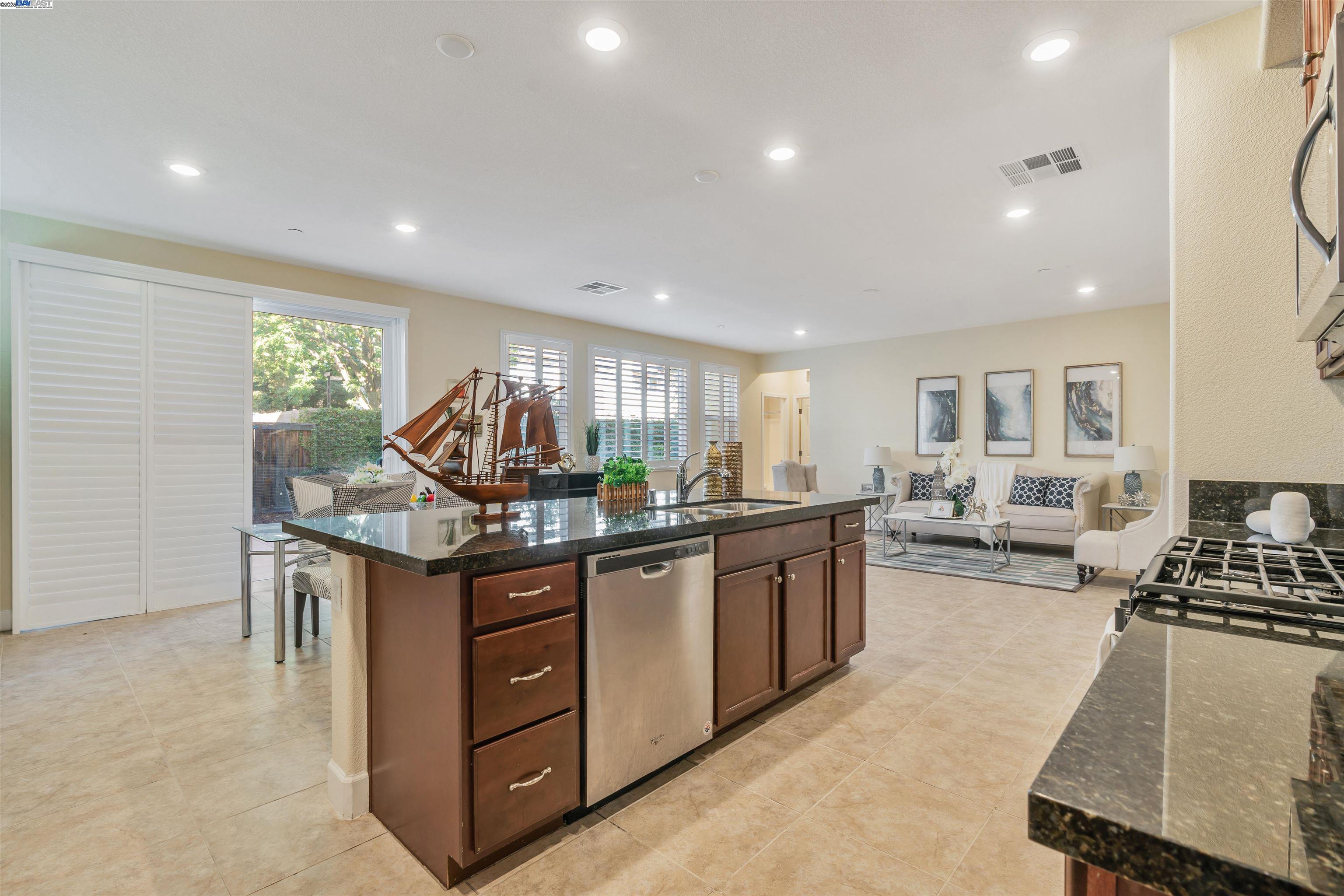 Detail Gallery Image 10 of 50 For Acero, Brentwood,  CA 94513 - 4 Beds | 3 Baths