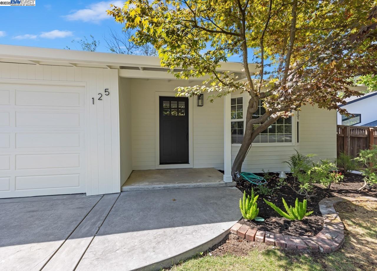 Detail Gallery Image 3 of 38 For 125 Montanya Ct, Walnut Creek,  CA 94597 - 3 Beds | 2 Baths