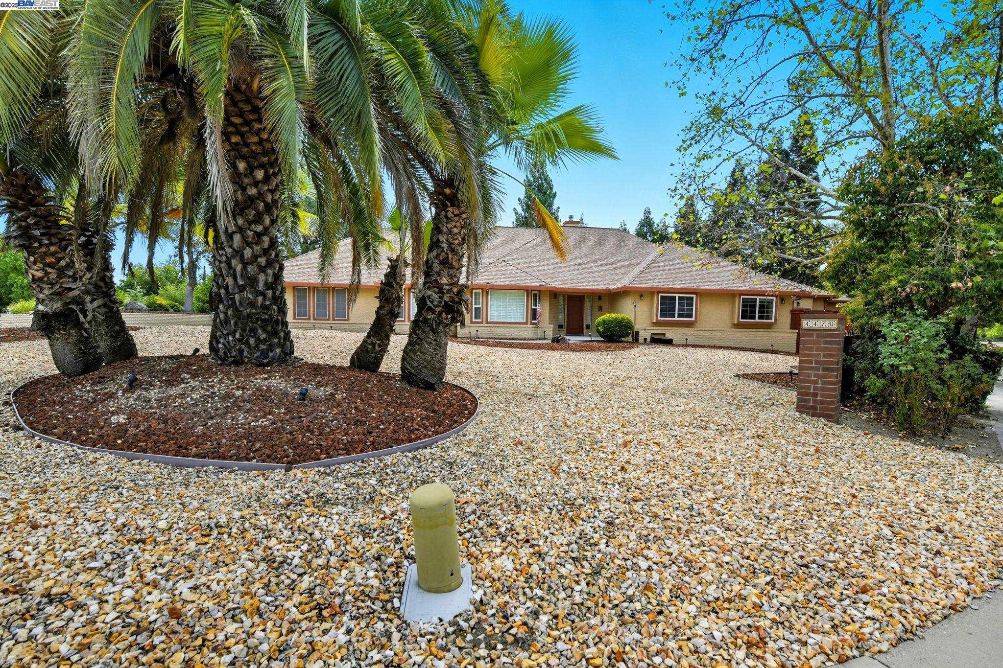 Detail Gallery Image 3 of 60 For 4470 Rolling Oaks Dr, Granite Bay,  CA 95746 - 4 Beds | 2/1 Baths