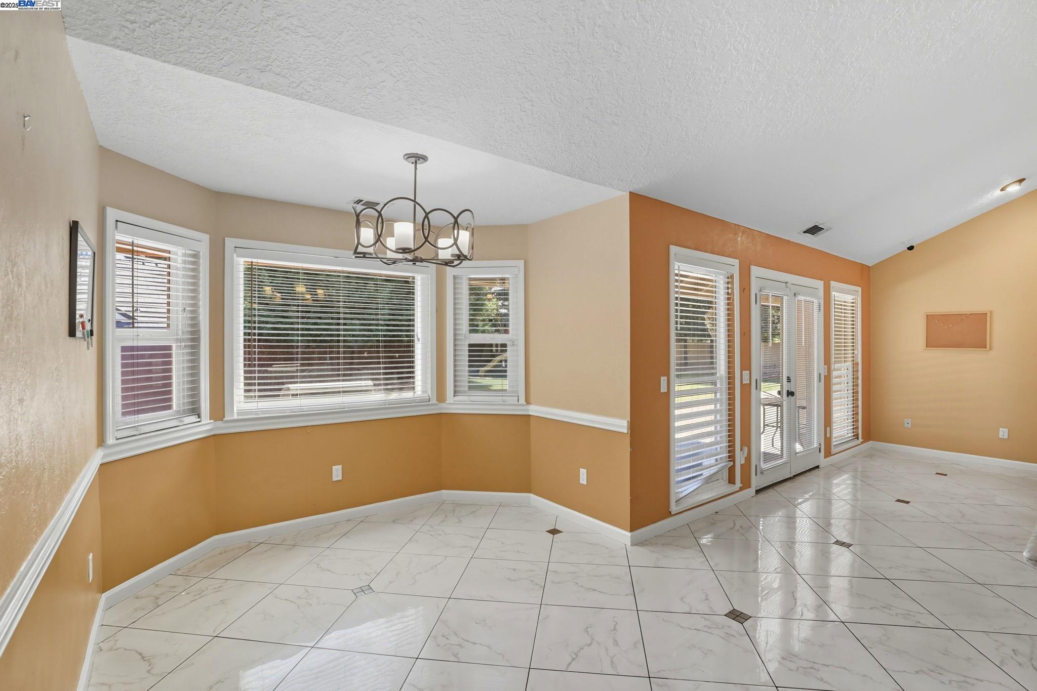 Detail Gallery Image 27 of 60 For 4470 Rolling Oaks Dr, Granite Bay,  CA 95746 - 4 Beds | 2/1 Baths