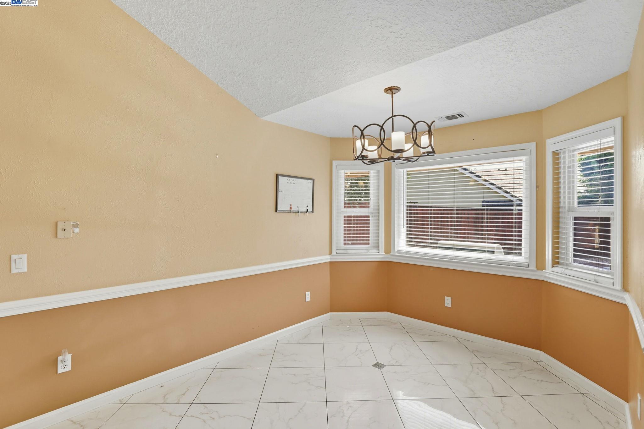 Detail Gallery Image 28 of 60 For 4470 Rolling Oaks Dr, Granite Bay,  CA 95746 - 4 Beds | 2/1 Baths