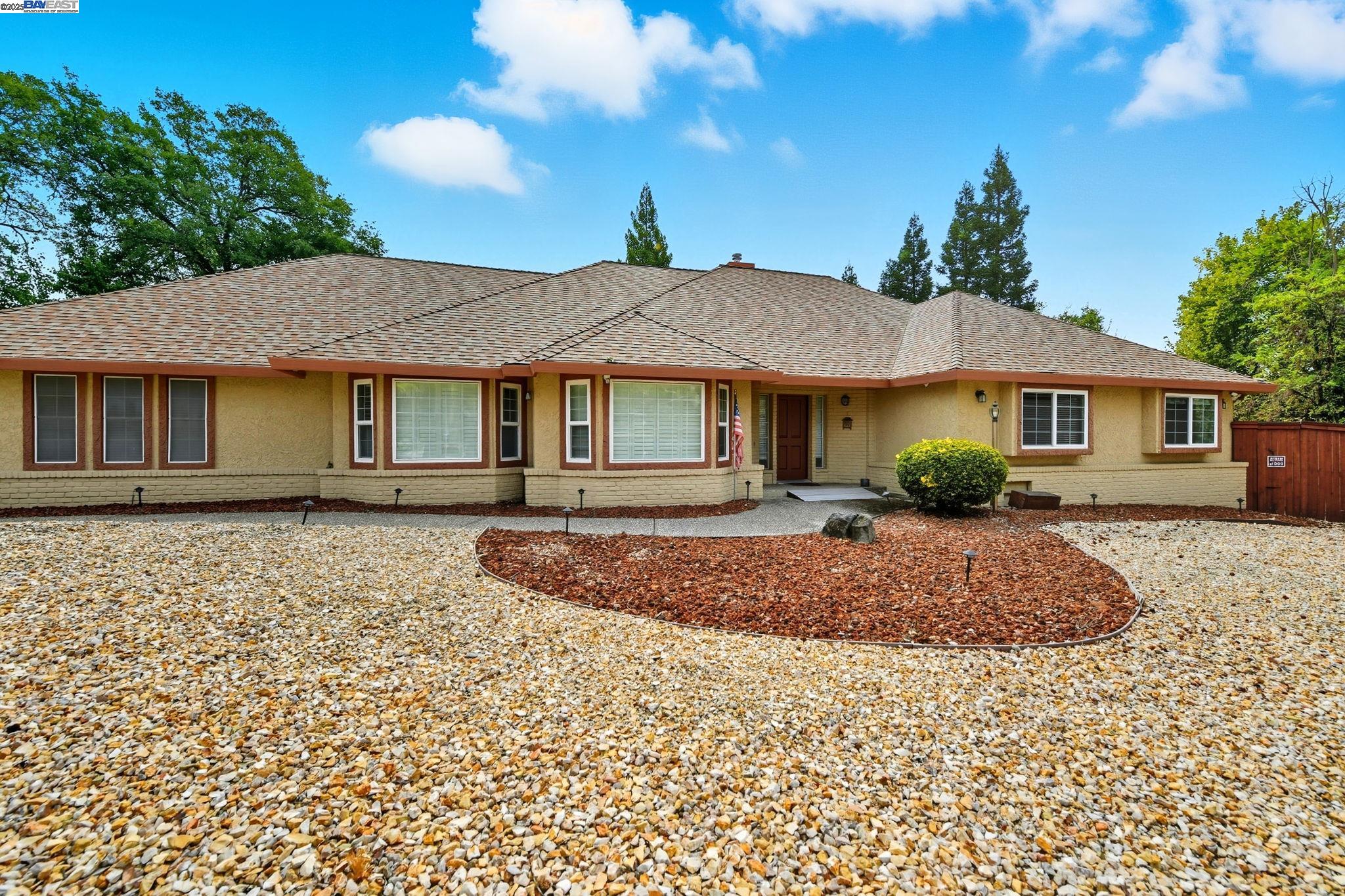 Detail Gallery Image 4 of 60 For 4470 Rolling Oaks Dr, Granite Bay,  CA 95746 - 4 Beds | 2/1 Baths